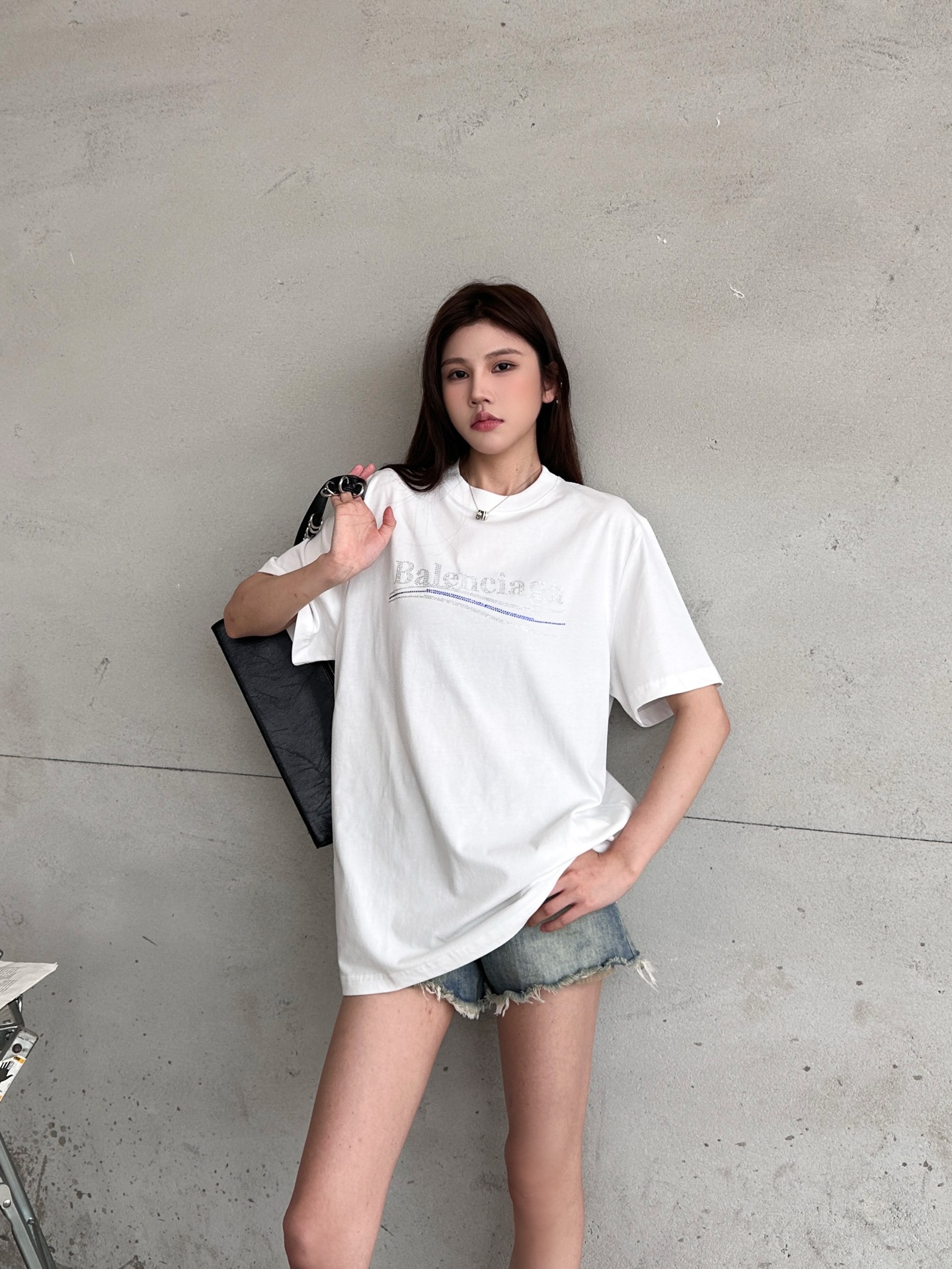 NO:795813,Paris ｜ New short-sleeved T-shirt, ready-to-wear washed and front and back perforated, casual fashion, size sml,, T-shirt,19860909巴黎 ｜ 新款短袖t,成衣洗水加前后烫钻工艺,休闲时尚,尺码sml,,T-shirt,,Women's clothing