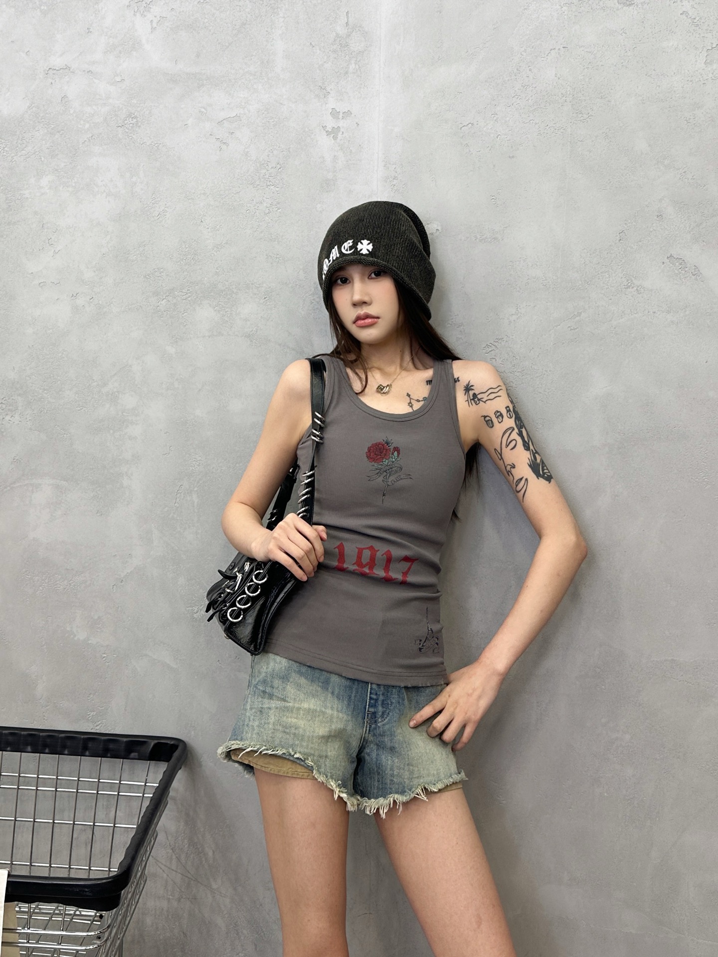 NO:797522,Paris ｜ New style vest, ready-to-wear washed, honed and printed, imported lyocell cotton fabric with strong skin-friendly feel, casual and fashionable, size sml,,19860909巴黎 ｜ 新款背心,成衣洗水吊磨加印花工艺,进口莱赛尔棉面料亲肤感超强,休闲时尚,尺码sml,,,Women's clothing