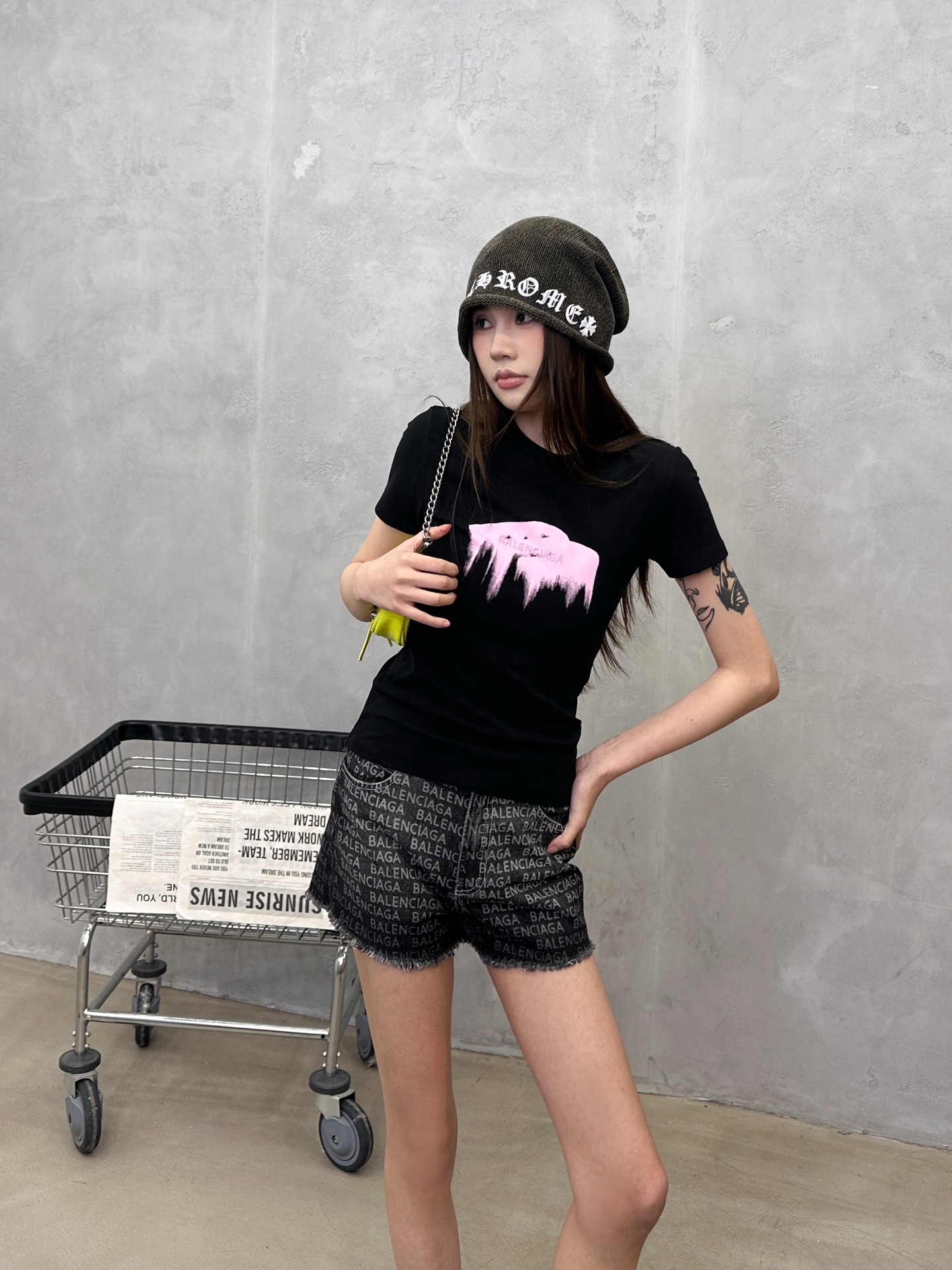 NO:798295,Paris | New short-sleeved t-shirt, ready-to-wear, washed, fried and printed with embroidery technology, casual fashion, size sml,, T-shirt,19860909巴黎 ｜ 新款短袖t,成衣洗水炒色加印花刺绣工艺,休闲时尚,尺码sml,,T-shirt,,Women's clothing