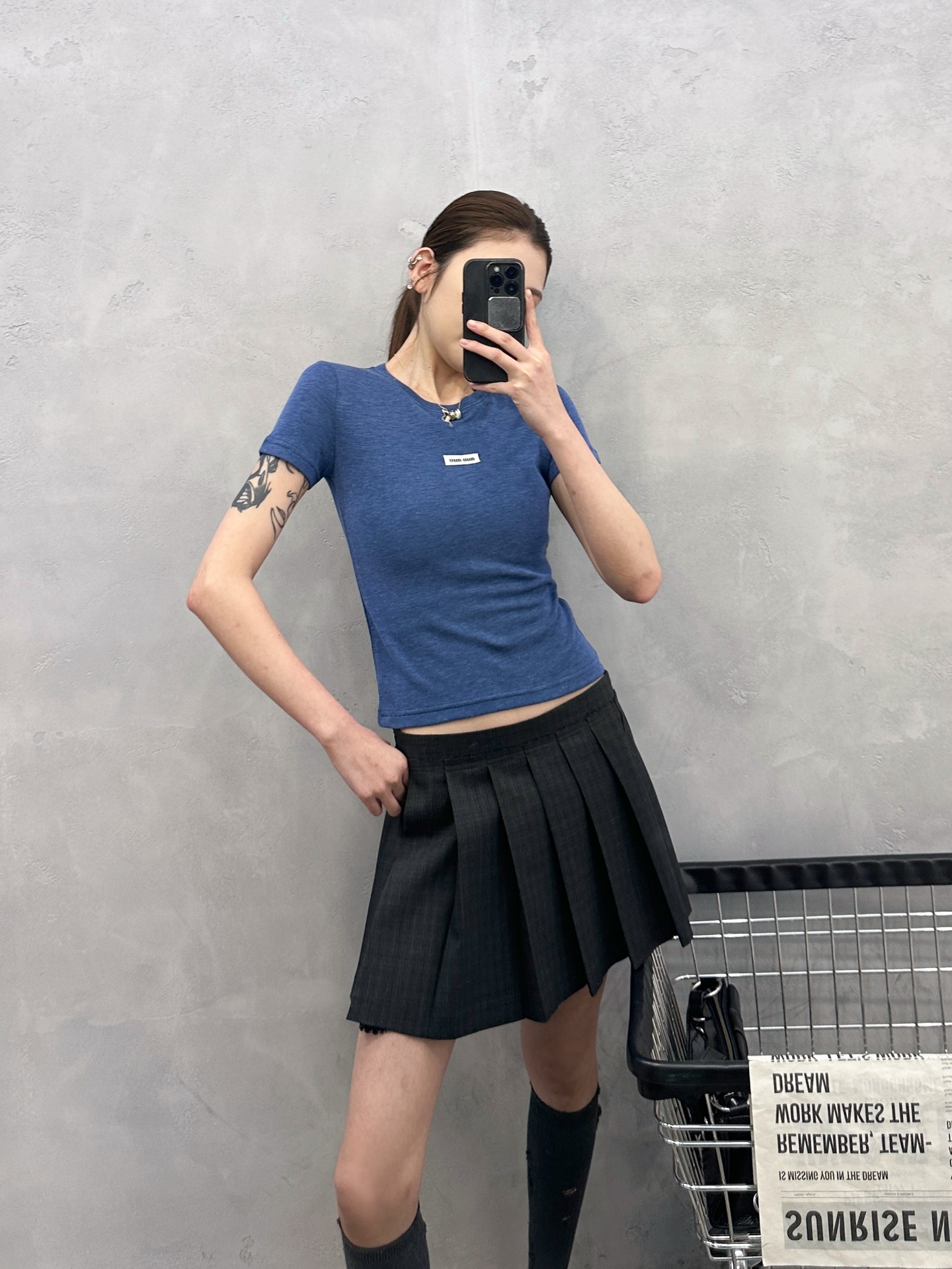 NO:798905,Miu | New short-sleeved t-shirt, brand classic embroidered logo, lyocell wool mulberry silk fabric imported from Japan, skin-friendly and high-end, size sml,,miumiu,T-shirt,19860909Miu ｜ 新款短袖t,品牌经典刺绣标,日本进口莱赛尔羊毛桑蚕丝面料,亲肤高级感拉满,尺码sml,,miumiu,T-shirt,,Women's clothing