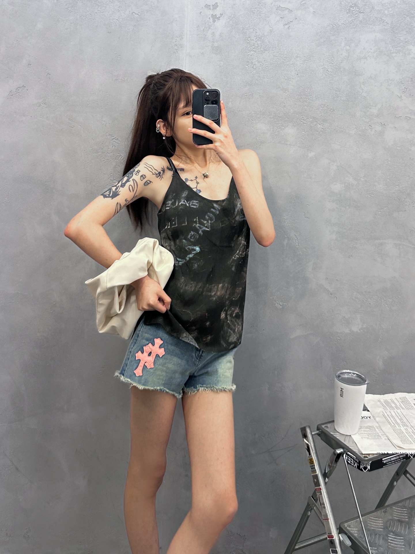 NO:799805,Paris | New style casual vest, ready-to-wear washed and gray fabric digital printing process, size sml,,19860909巴黎 ｜ 新款休闲背心,成衣洗水加坯布数码印花工艺,尺码sml,,,Women's clothing