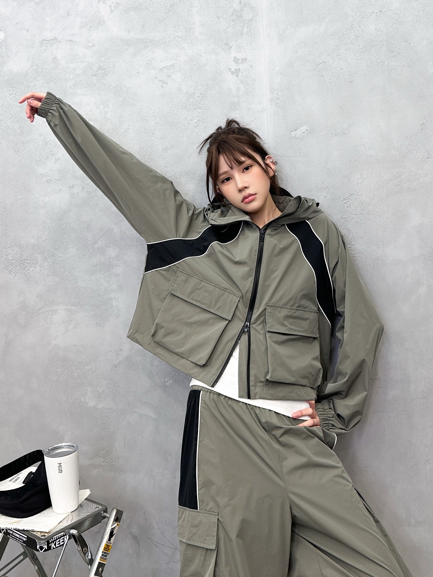 NO:799811,King ｜ New thin windbreaker, garment washing and color-fixing technology, contrasting color splicing double-layer structure workmanship, casual and fashionable, size sml,, alexander wang,19860909大王 ｜ 新款薄风衣,成衣洗水固色工艺,撞色拼接双层结构做工,休闲时尚,尺码sml,,alexander wang,,Women's clothing