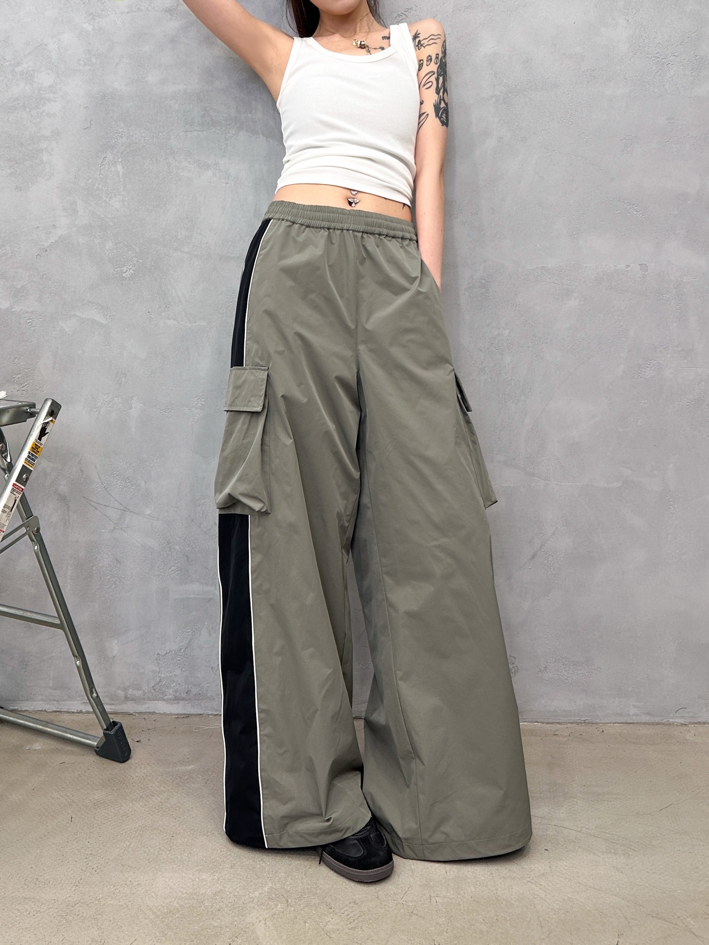 NO:800365,King | New style casual overalls, garment washing and color fixing technology, contrasting color splicing double-layer structure workmanship, casual and fashionable, size sml,, alexander wang,19860909大王 ｜ 新款休闲工装裤,成衣洗水固色工艺,撞色拼接双层结构做工,休闲时尚,尺码sml,,alexander wang,,Women's clothing