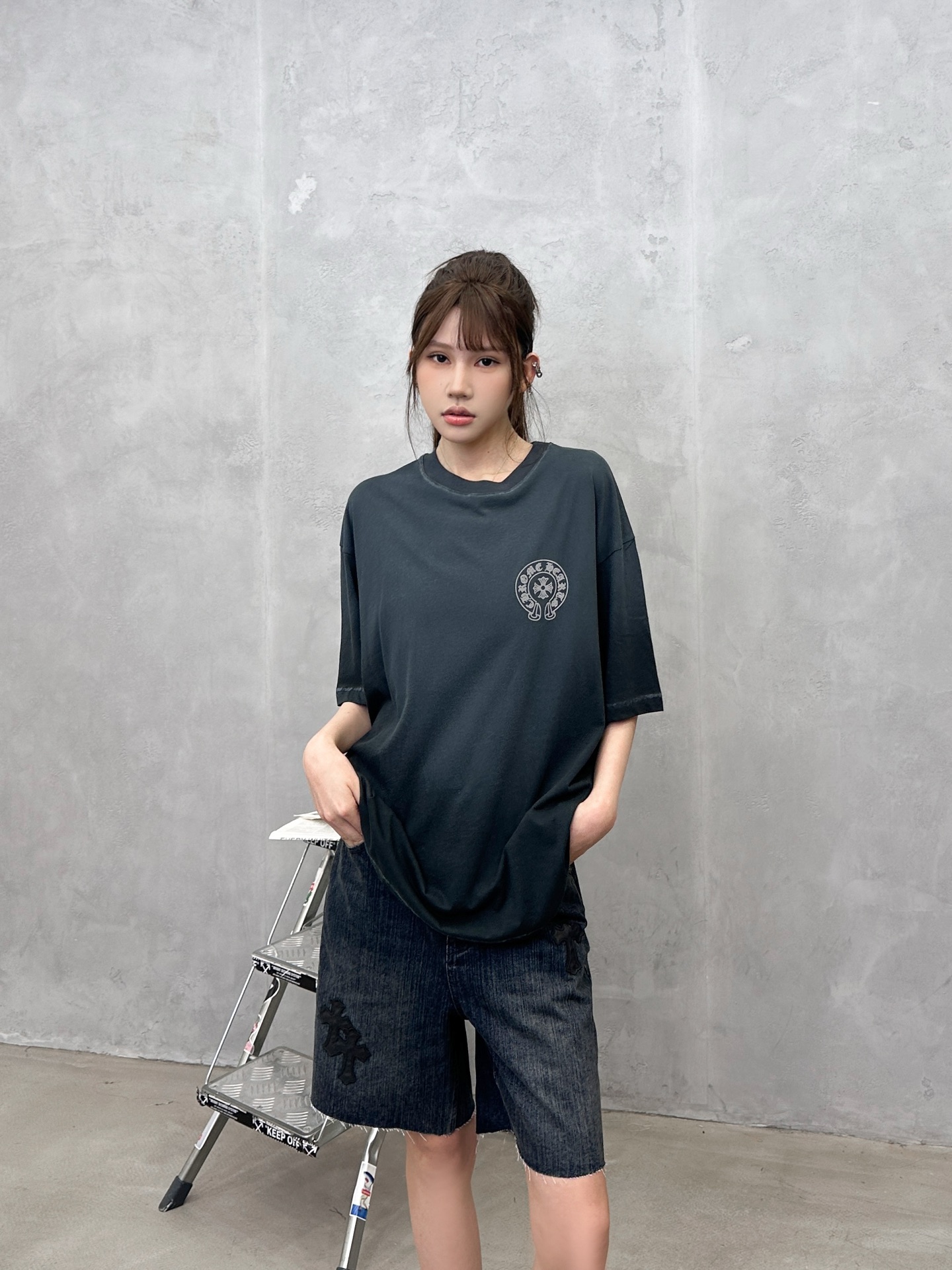NO:801309,Chrome Hearts | New short-sleeved T-shirt, ready-to-wear washed acrylic with multiple flocking printing techniques, imported linen cotton fabric, same style for men and women, size sml,, chrome hearts, T-shirt,19860909克罗心 ｜ 新款短袖t,成衣洗水喷色丙烯加多处植绒印花工艺,进口亚麻棉面料,男女同款,尺码sml,,chrome hearts,T-shirt,,Women's clothing
