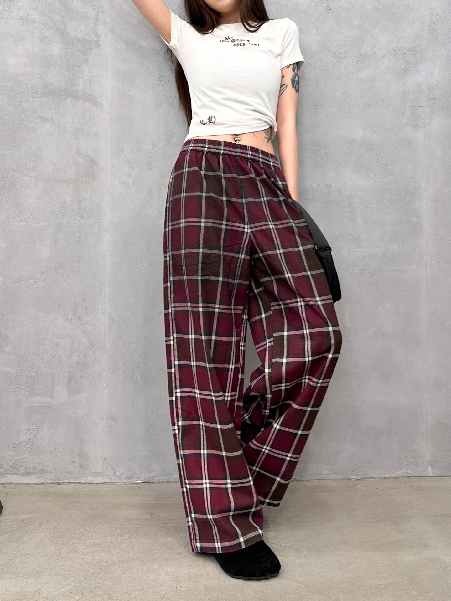 NO:801324,Paris | New style casual pants, brand classic embroidery logo, ready-made garments washed and honed and sprayed with color, the latest yarn-dyed plaid cotton fabric, fashion trend, same style for men and women, size sml,,19860909巴黎 ｜ 新款休闲裤,品牌经典刺绣标,成衣洗水吊磨喷色工艺,最新色织格纹全棉面料,时尚潮流,男女同款,尺码sml,,,Women's clothing