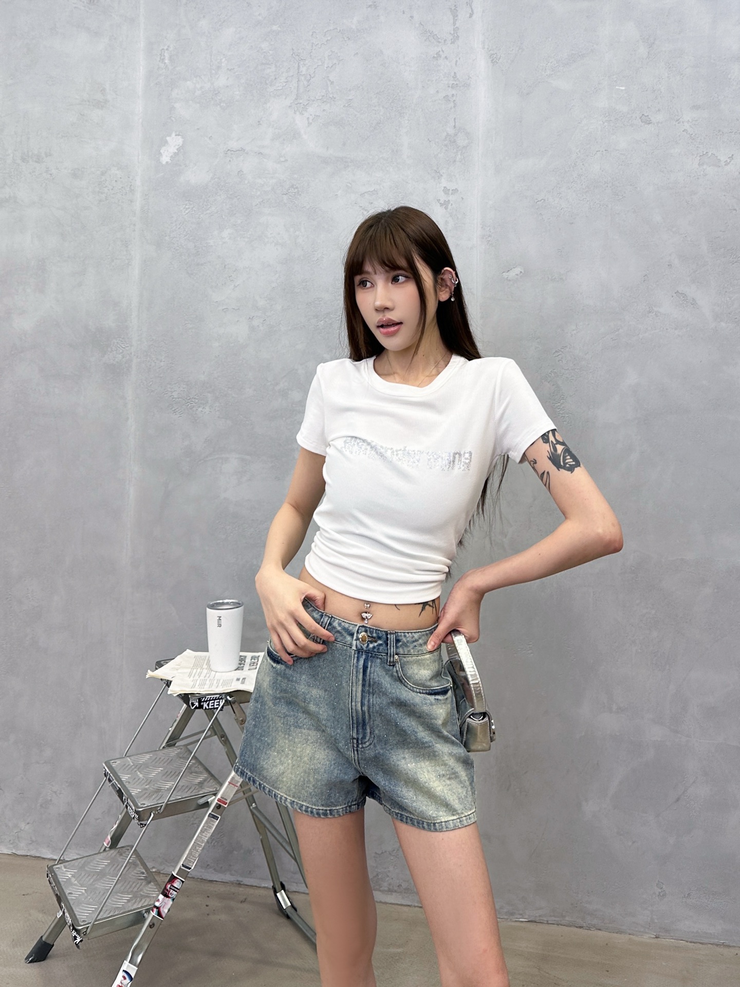 NO:803097,King ｜ New denim shorts, ready-to-wear washed and full-body ironing process, casual fashion, size sml,, alexander wang, shorts,19860909大王 ｜ 新款牛仔短裤,成衣洗水全身烫钻工艺,休闲时尚,尺码sml,,alexander wang,shorts,,Women's clothing