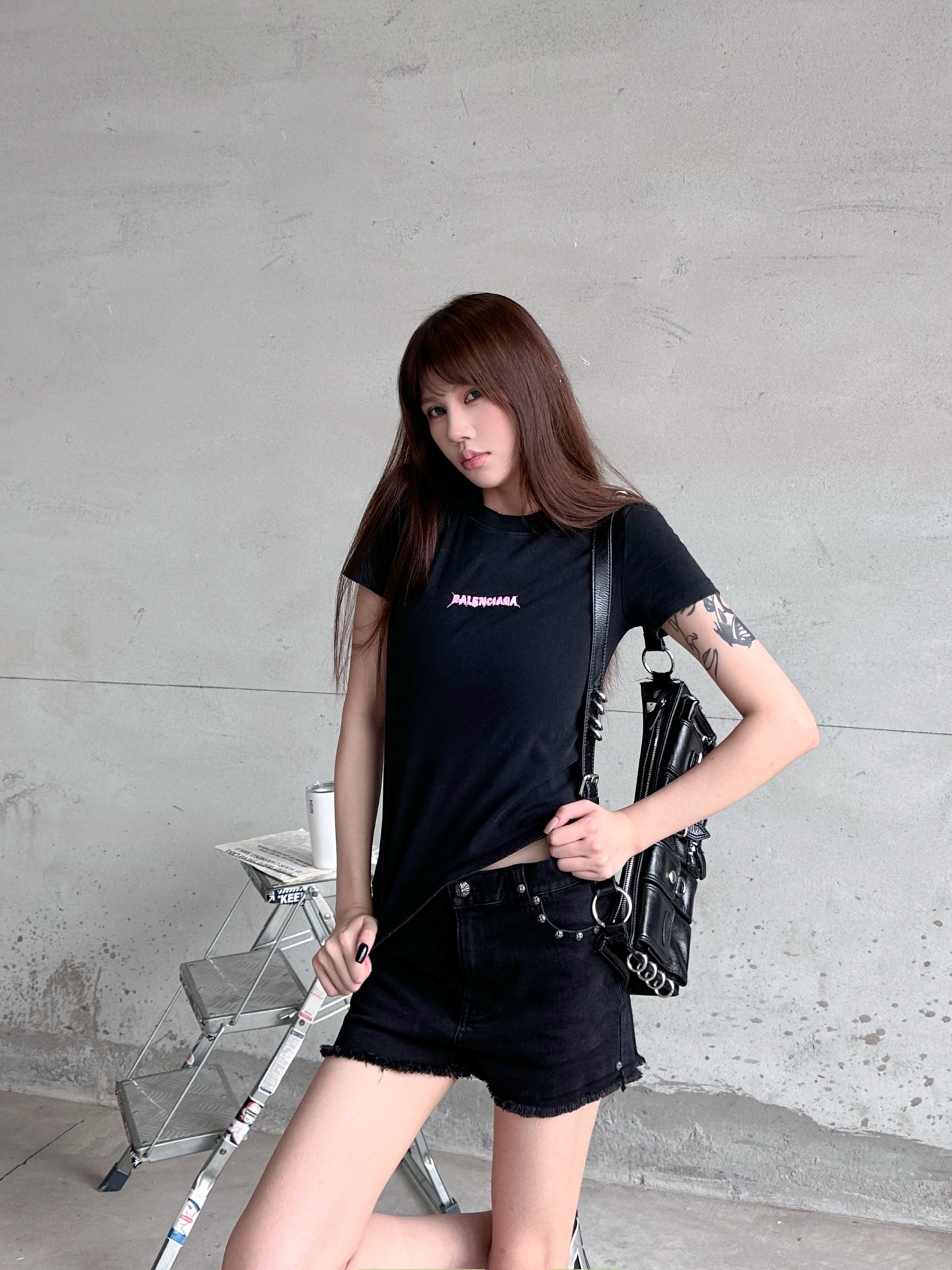 NO:803110,Paris | New short-sleeved t-shirt, ready-to-wear, washed, dyed, dyed, printed and embroidered, casual and fashionable, size sml,, T-shirt,19860909巴黎 ｜ 新款短袖t,成衣洗水炒色吊磨加印花刺绣工艺,休闲时尚,尺码sml,,T-shirt,,Women's clothing