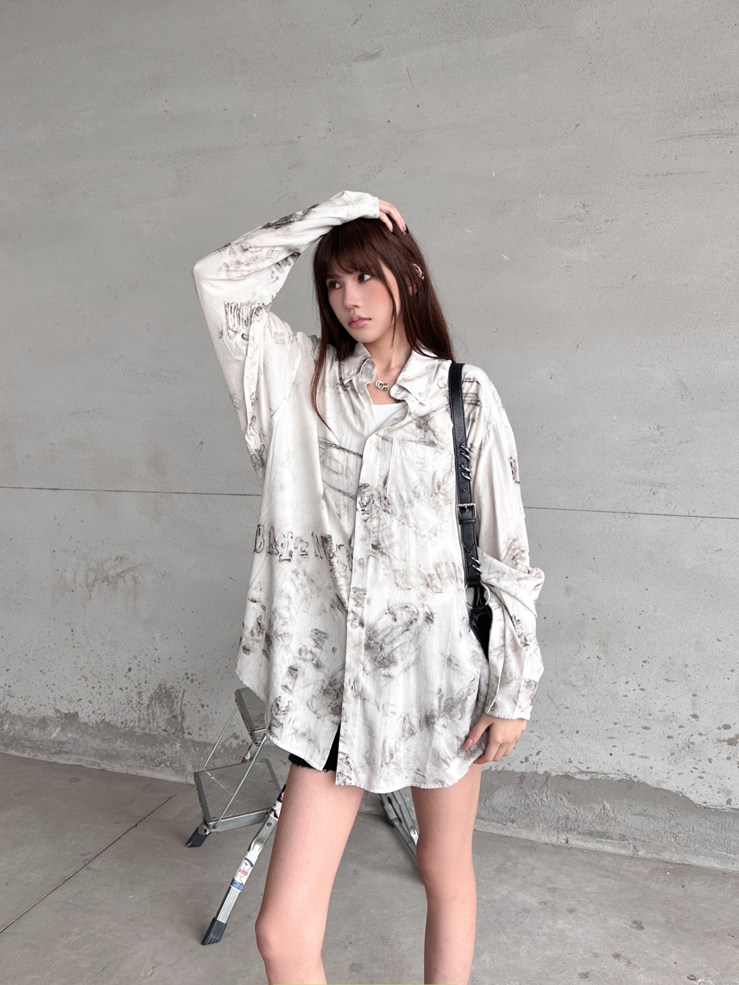 NO:804824,Paris | New casual shirts, ready-to-wear washed and gray fabric digital printing technology, casual fashion, size sml,,19860909巴黎 ｜ 新款休闲衬衣,成衣洗水加坯布数码印花工艺,休闲时尚,尺码sml,,,Women's clothing