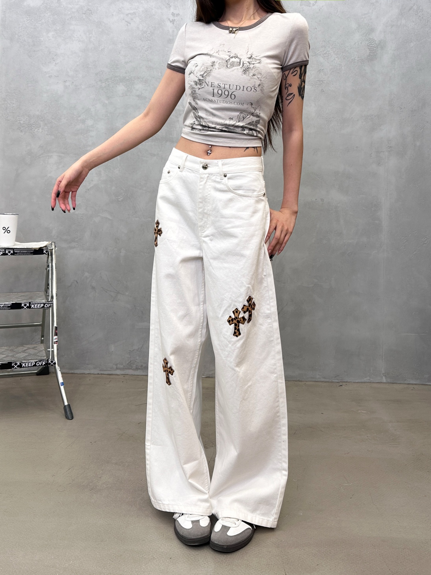 NO:805630,Chrome Hearts | New style casual pants, ready-to-wear washed and hand-cut leather embroidered leopard print horse hair cross mark, fashionable and casual, size sml,,chrome hearts,19860909克罗心 ｜ 新款休闲裤,成衣洗水加手工切皮刺绣豹纹马毛十字标,时尚休闲,尺码sml,,chrome hearts,,Women's clothing