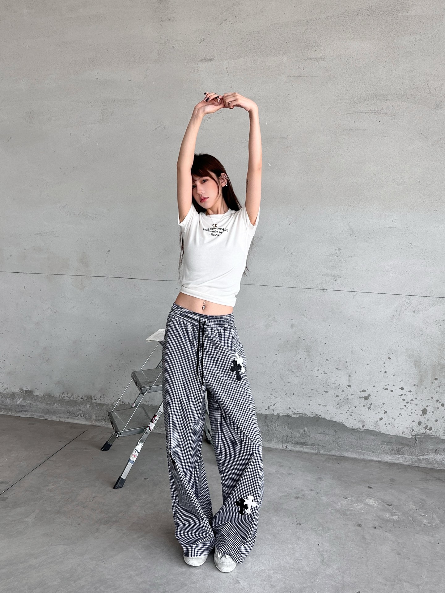 NO:807912,Chrome Hearts ｜ New style casual pants, ready-to-wear washed and fixed color with hand-cut leather embroidered cross mark, yarn-dyed plaid cotton fabric, casual fashion, size sml,,chrome hearts,19860909克罗心 ｜ 新款休闲裤,成衣洗水固色加手工切皮刺绣十字标,色织格纹全棉面料,休闲时尚,尺码sml,,chrome hearts,,Women's clothing