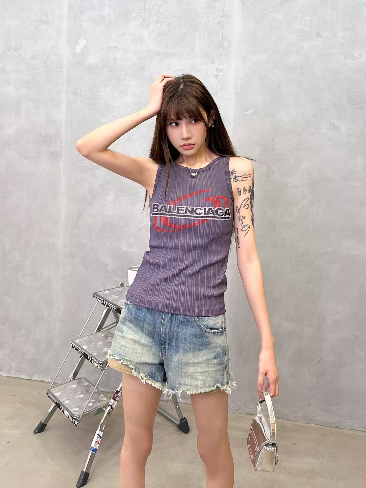 NO:822100,Paris ｜ New style vest, ready-to-wear washed, fried, spray-painted and hung with multi-color printing, casual and fashionable, size sml,,19860909巴黎 ｜ 新款背心,成衣洗水炒色喷色吊磨工艺加多色印花,休闲时尚,尺码sml,,,Women's clothing