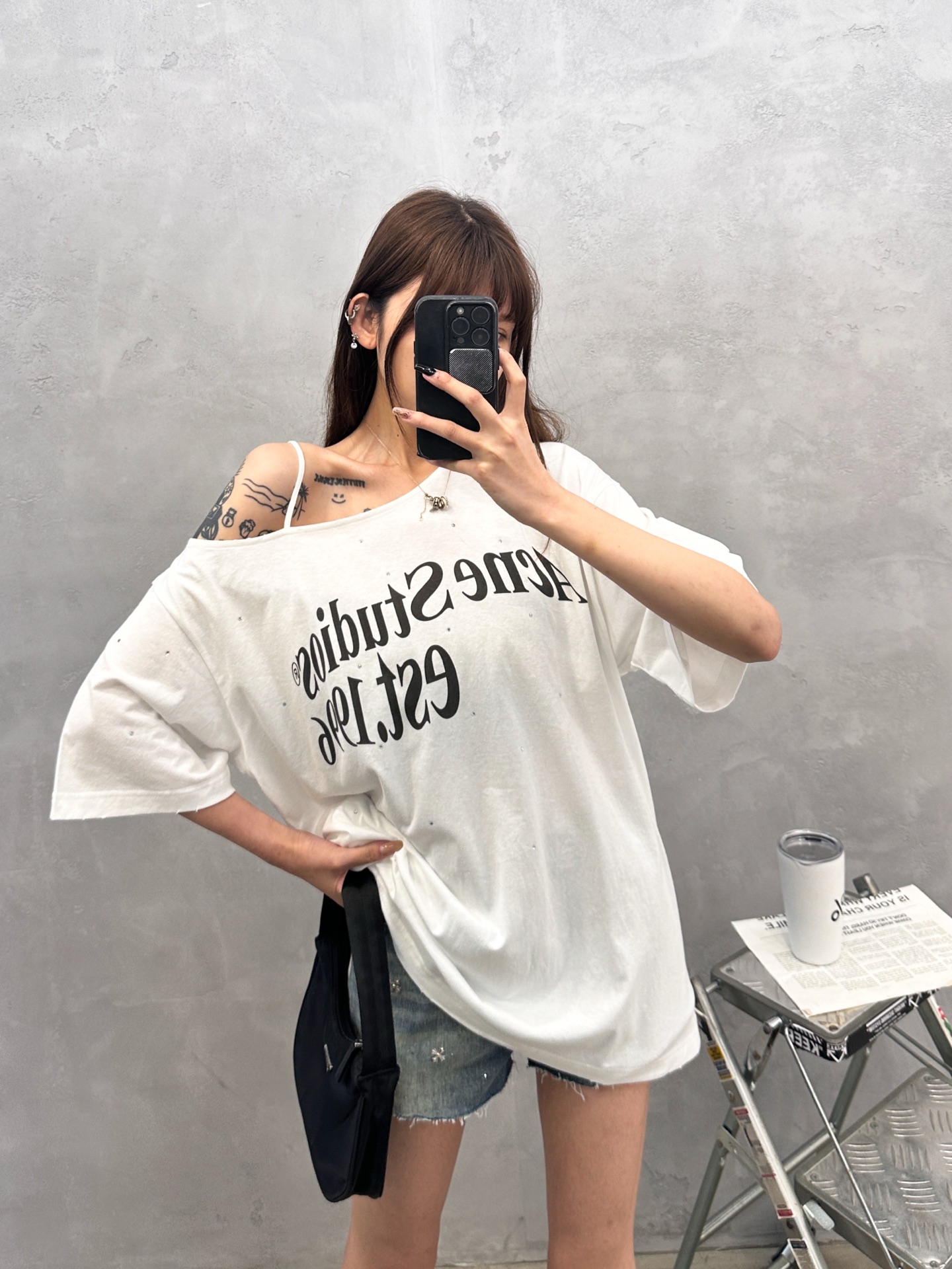 NO:823130,Acne | New short-sleeved t-shirt, ready-to-wear, washed, fried, spray-painted, draped, printed, and rhinestoned all over, multiple layers of craftsmanship, fashionable and casual, size sml,,acne studios, T-shirt,19860909Acne ｜ 新款短袖t,成衣洗水炒色喷色吊磨工艺加印花加全身烫钻,工艺叠加多,时尚休闲,尺码sml,,acne studios,T-shirt,,Women's clothing