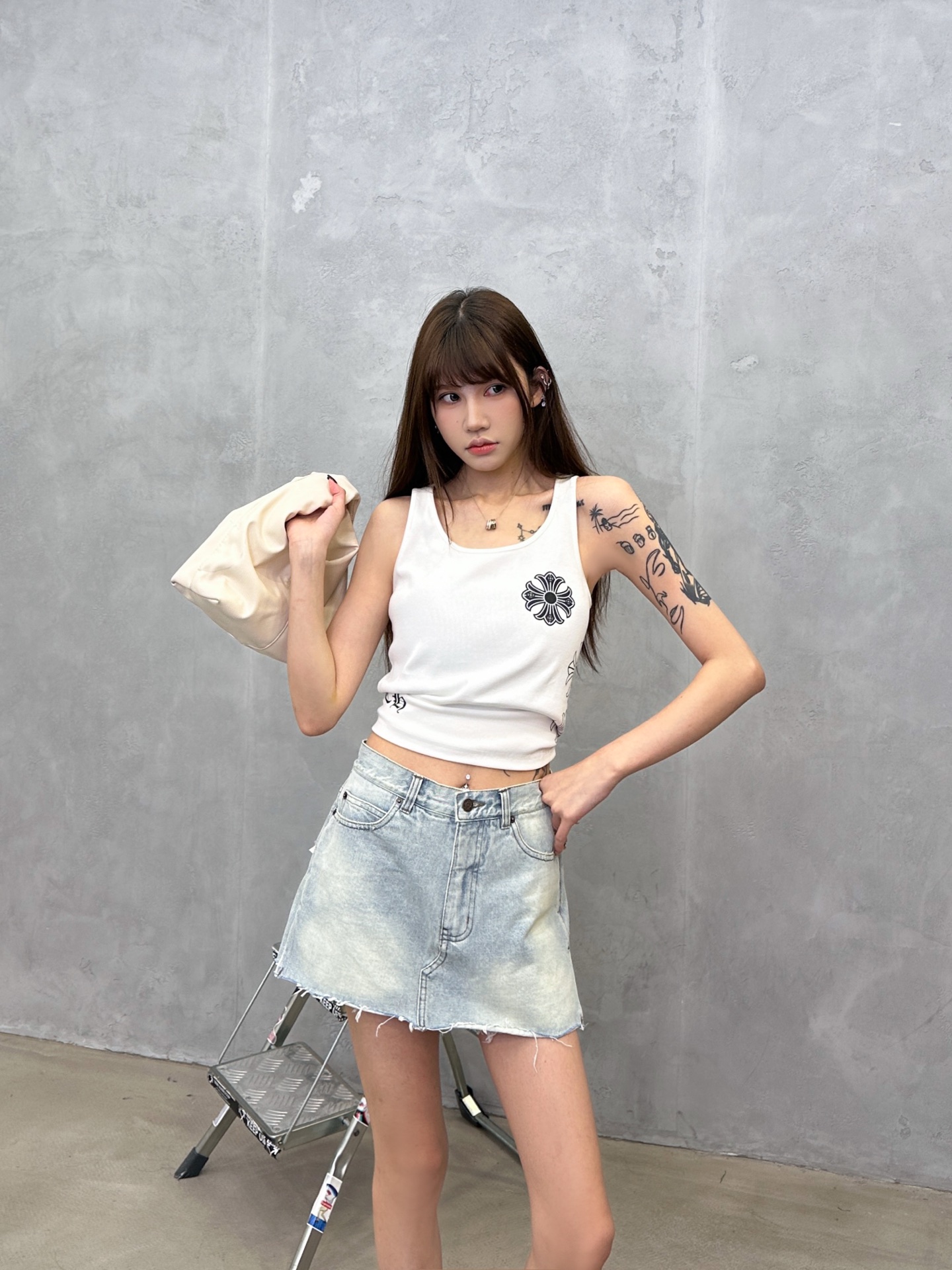 NO:828205,Paris | New denim shorts, ready-to-wear washed raw edges, fashionable and casual, sizes sml,,shorts,19860909巴黎 ｜ 新款牛仔短裤,成衣洗水毛边工艺,时尚休闲,尺码sml,,shorts,,Women's clothing