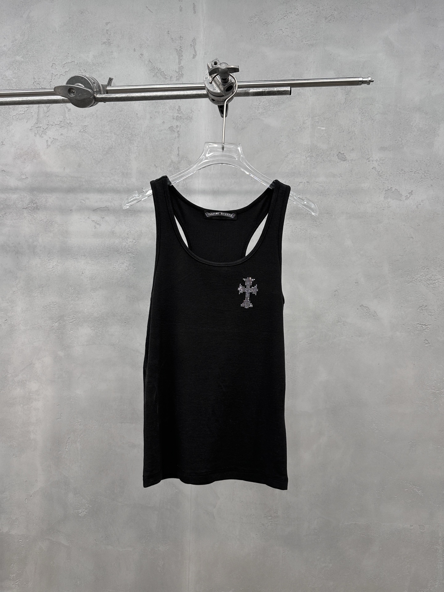 NO:830661,Chrome Hearts | New vest, imported lyocell modal long-staple cotton fabric, high-end feel, front and back rhinestone processing, casual and fashionable, size sml,, chrome hearts,19860909克罗心 ｜ 新款背心,进口莱赛尔莫代尔长绒棉面料,高级感强,前后烫钻工艺,休闲时尚,尺码sml,,chrome hearts,,Women's clothing