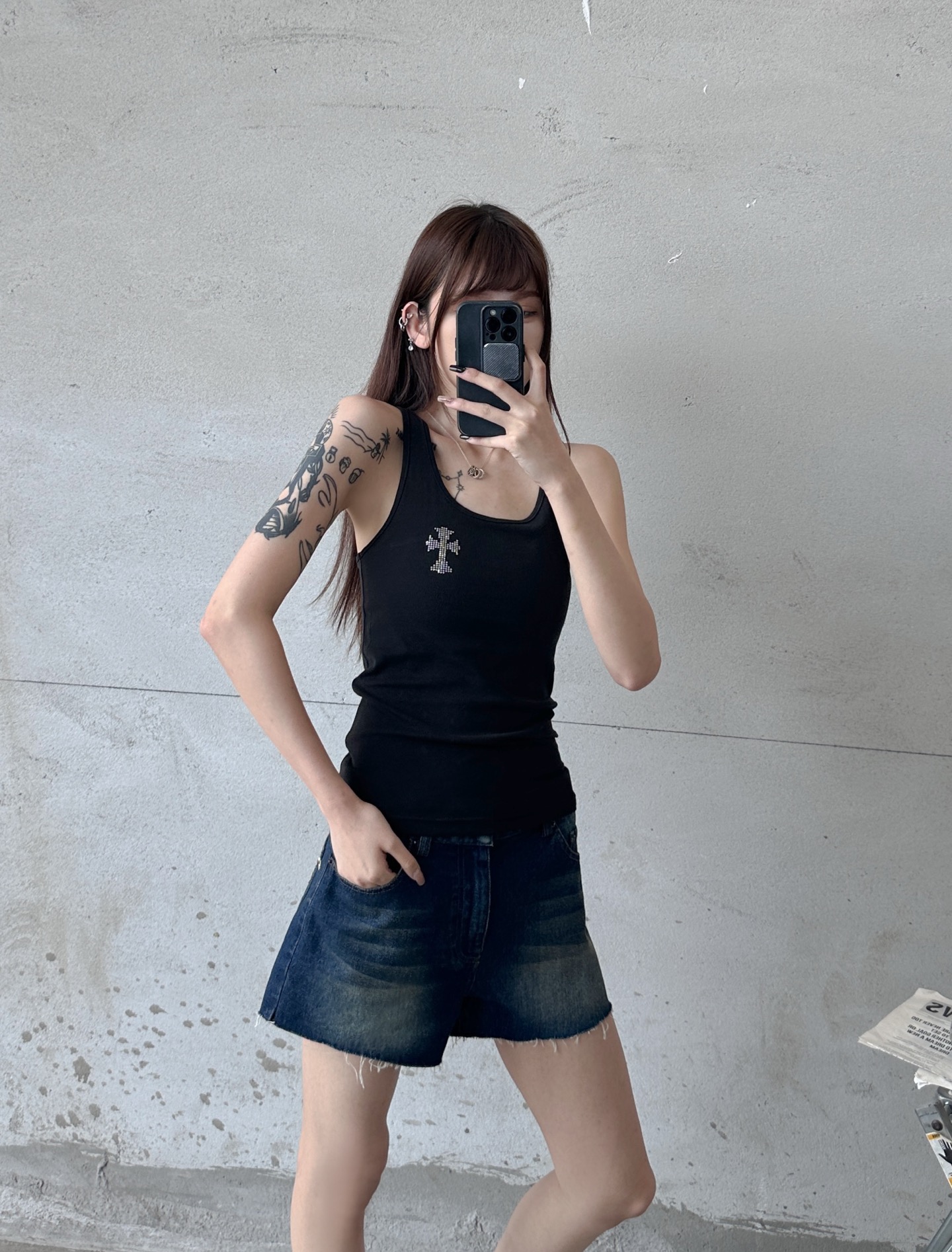 NO:830670,? Chrome Hearts ｜ New vest, imported lyocell modal long-staple cotton fabric, strong sense of luxury, front and back hot diamond processing, casual and fashionable, size sml,, chrome hearts,19860909? 克罗心 ｜ 新款背心,进口莱赛尔莫代尔长绒棉面料,高级感强,前后烫钻工艺,休闲时尚,尺码sml,,chrome hearts,,Women's clothing