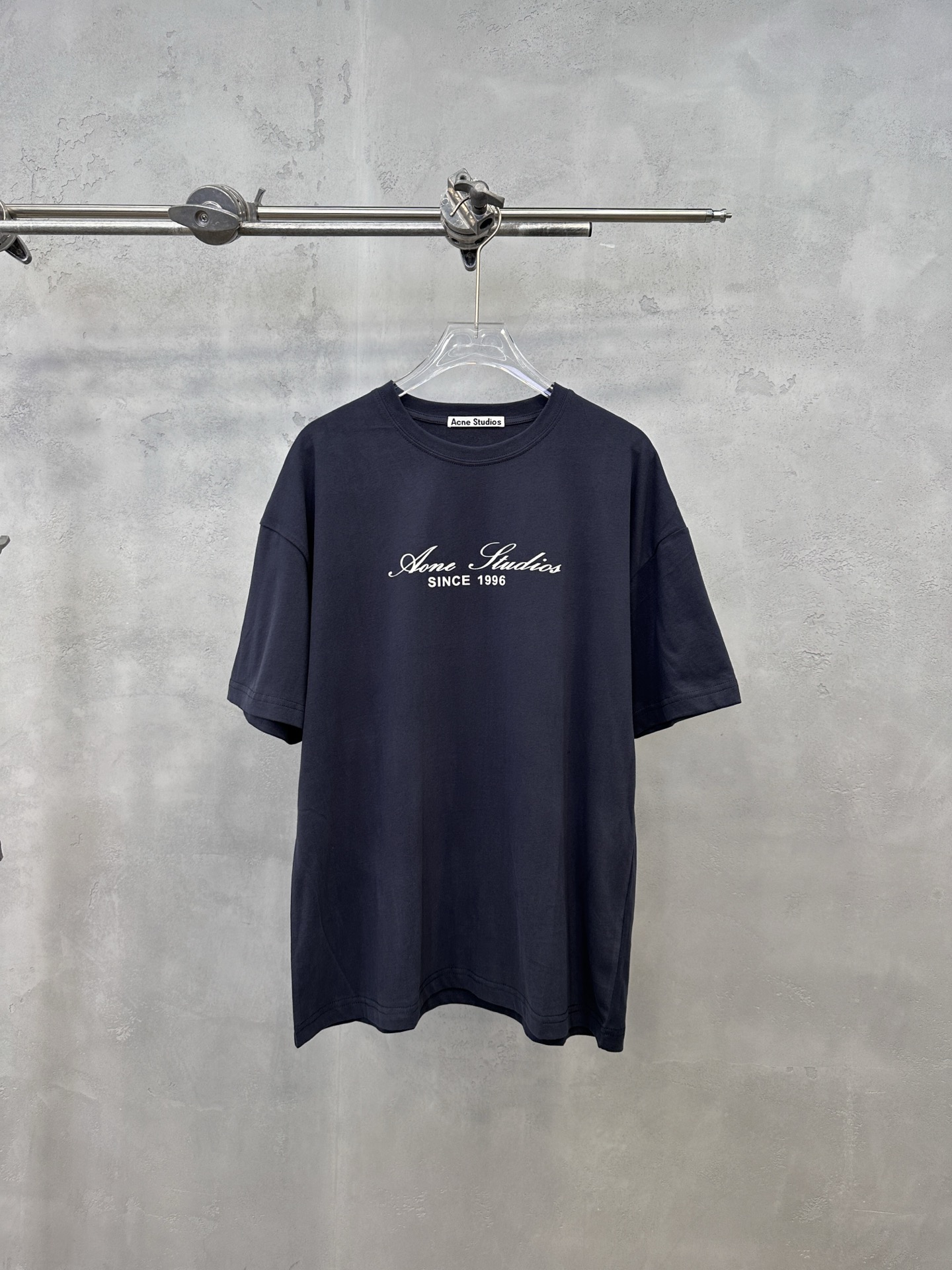 NO:833876,Acne | New short-sleeved t-shirt, ready-to-wear washed and flocked printing process, same style for men and women, size sml,,acne studios,T-shirt,19860909Acne ｜ 新款短袖t,成衣洗水加植绒印花工艺,男女同款,尺码sml,,acne studios,T-shirt,,Women's clothing