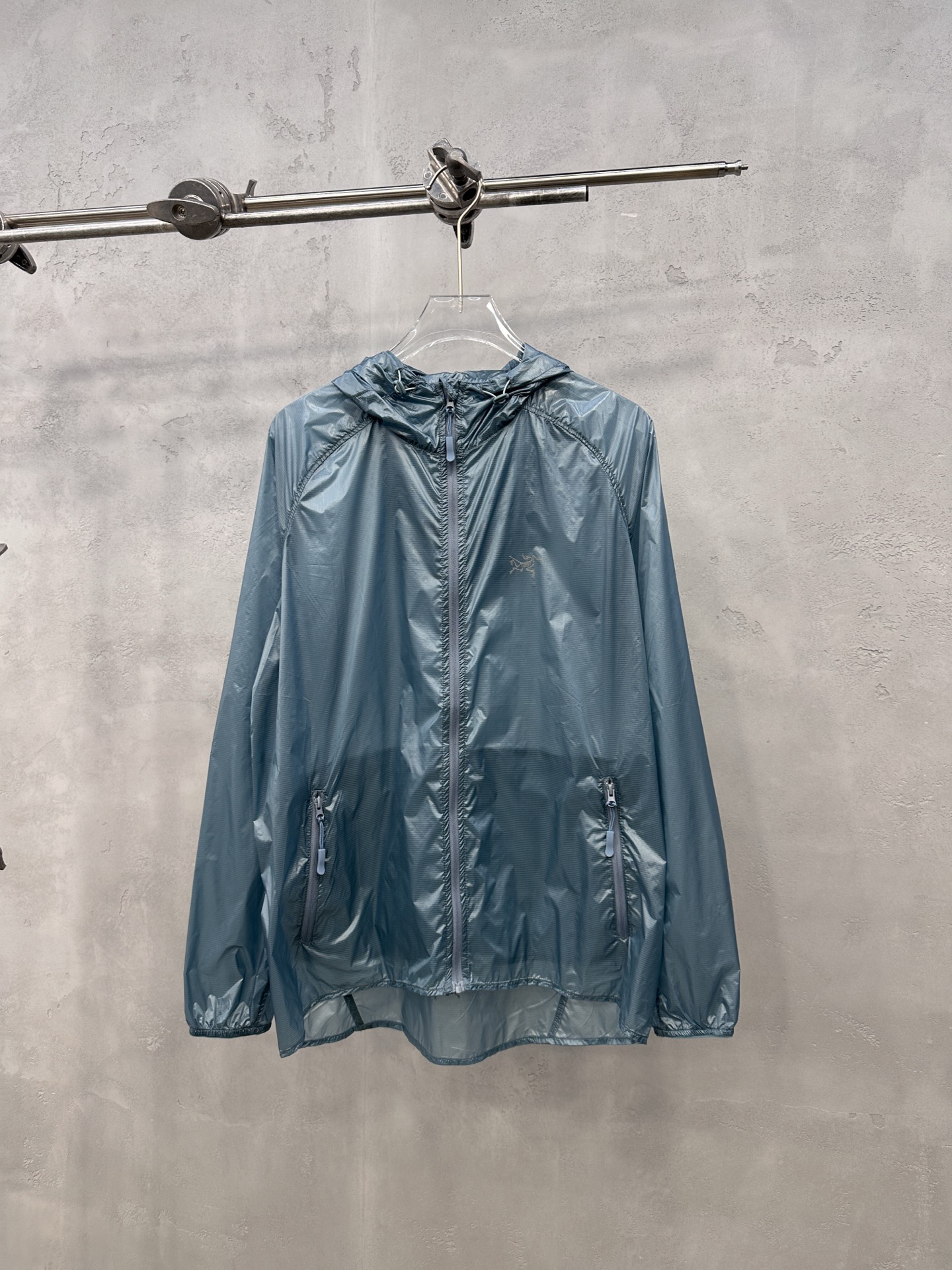 NO:833882,Bird | New casual sun protection and waterproof skin clothing, brand classic printed logo, ultra-thin breathable sun protection, waterproof and windproof fabric imported from Japan, same style for men and women, casual fashion, size sml,,19860909鸟 ｜ 新款休闲防晒防水皮肤衣,品牌经典印花标,日本进口超薄透气防晒防水防风面料,男女同款,休闲时尚,尺码sml,,,Women's clothing