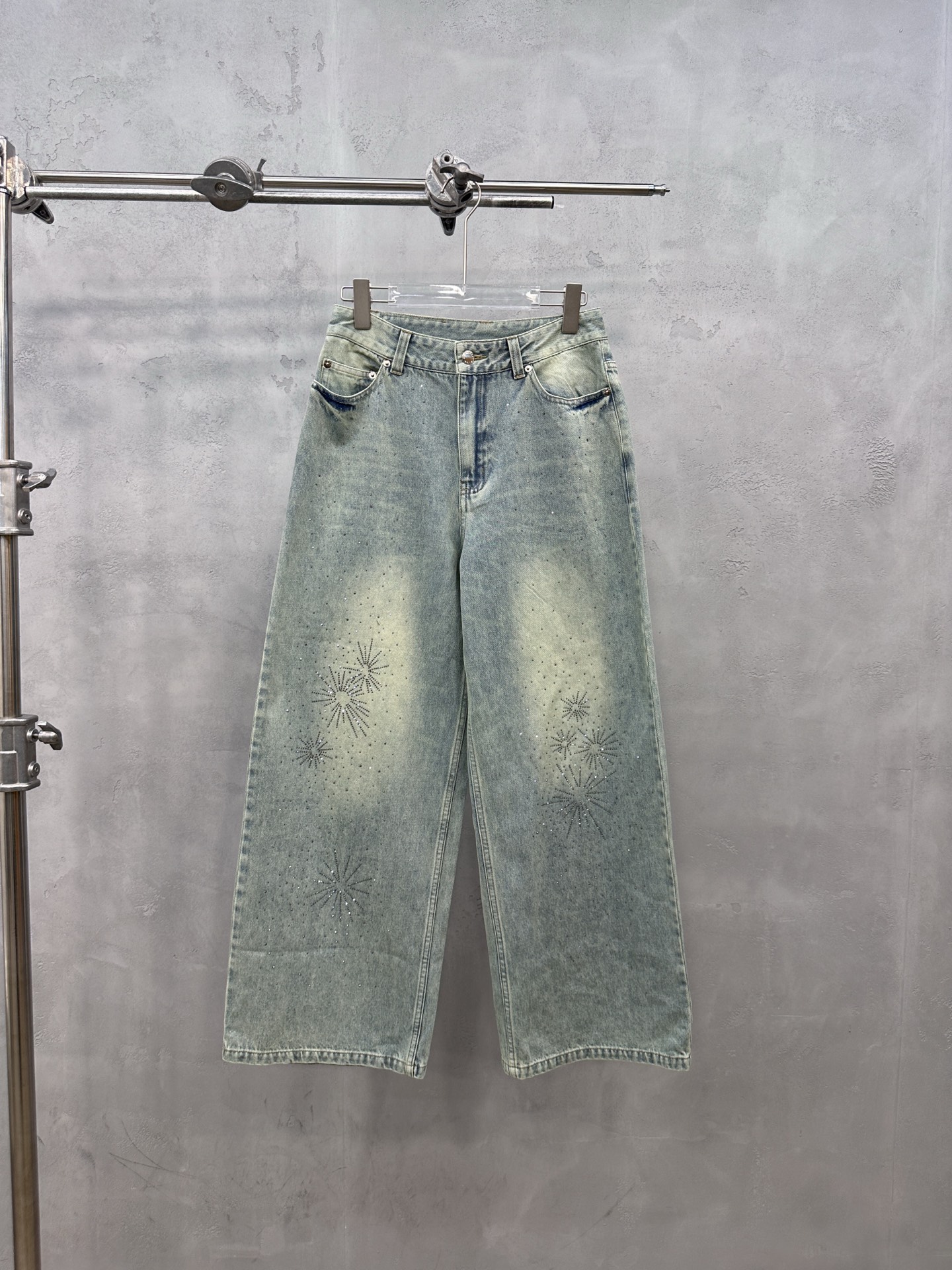 NO:834427,King ｜ New jeans, ready-to-wear washed and full-body ironing process, casual fashion, size sml,,alexander wang,jeans,19860909大王 ｜ 新款牛仔裤,成衣洗水加全身烫钻工艺,休闲时尚,尺码sml,,alexander wang,jeans,,Women's clothing