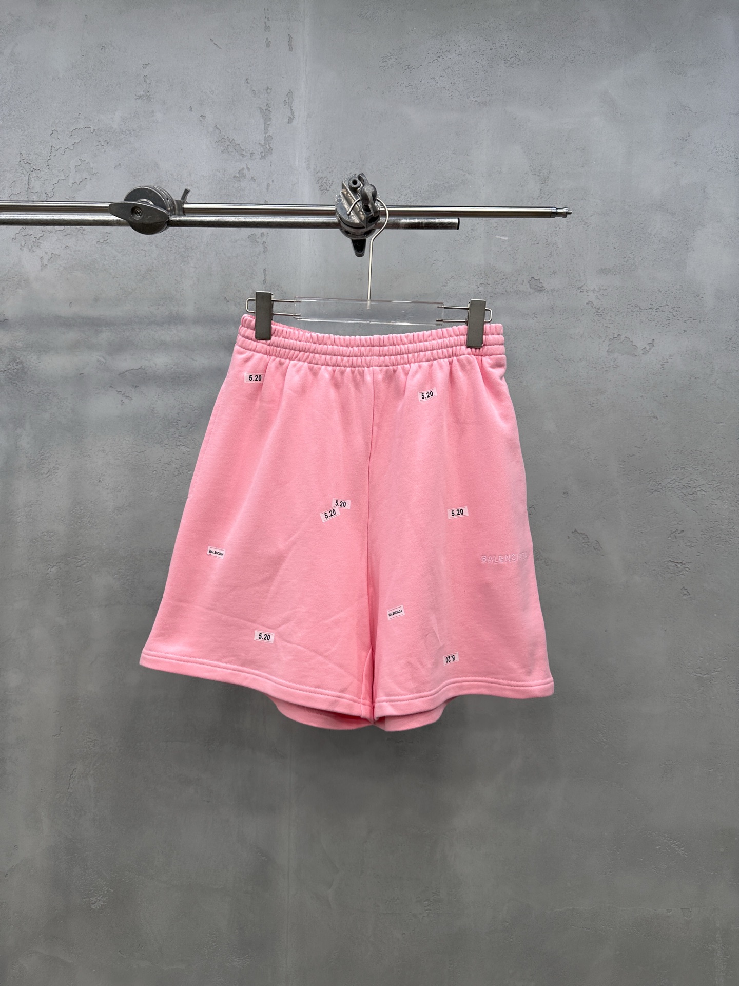 NO:838499,Paris | New style shorts, garment washed and full-body tape printing process, casual fashion, size sml,,shorts,19860909巴黎 ｜ 新款短裤,成衣洗水加全身胶布印花工艺,休闲时尚,尺码sml,,shorts,,Women's clothing