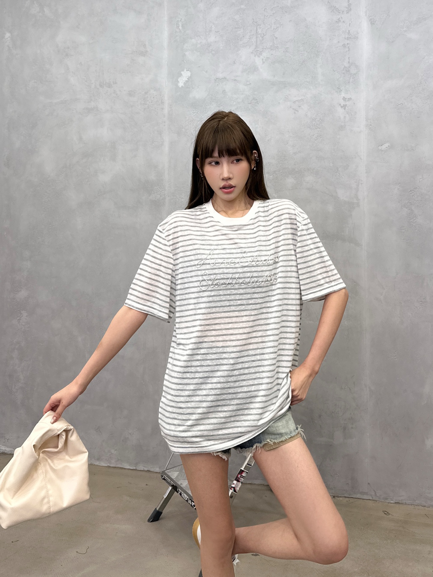 NO:841068,Acne | New short-sleeved t-shirt, imported lyocell blended striped fabric, super skin-friendly, hand-made bead embroidery, casual and fashionable, size sml,,acne studios, T-shirt,19860909Acne ｜ 新款短袖t,进口莱赛尔混纺条纹面料,亲肤感超强,手工钉珠刺绣工艺,休闲时尚,尺码sml,,acne studios,T-shirt,,Women's clothing