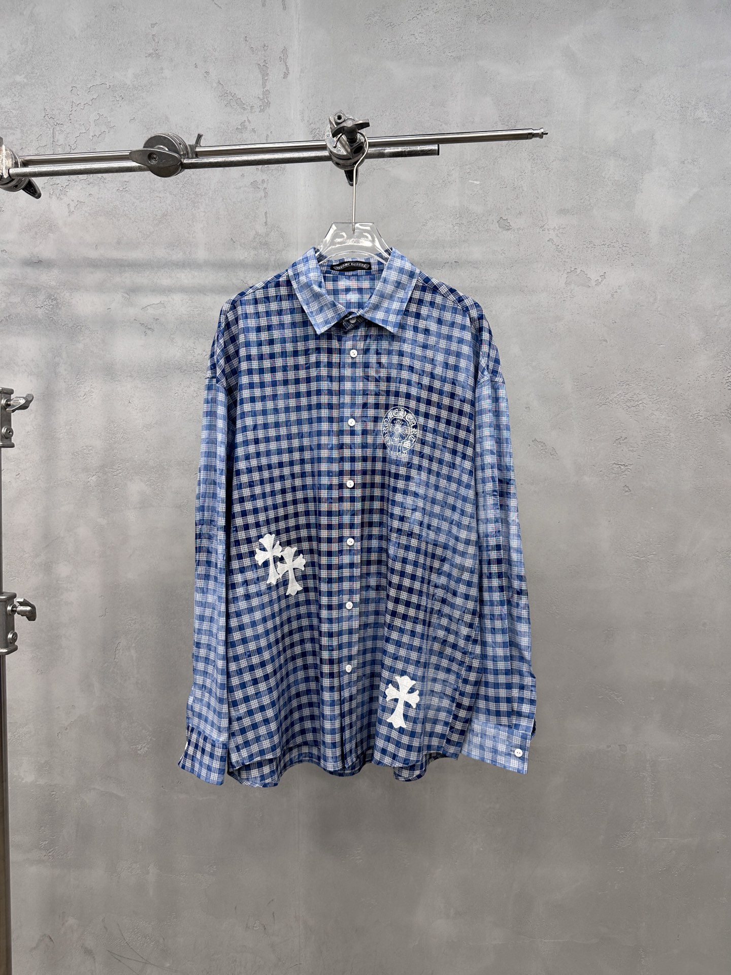NO:841827,Chrome Hearts | New casual shirt, all-over brand classic printed cross mark, yarn-dyed plaid fabric with tie-dye process, casual and fashionable, same style for men and women, size sml,,chrome hearts,19860909克罗心 ｜ 新款休闲衬衣,全身品牌经典印十字标,色织格纹面料加扎染工艺,休闲时尚,男女同款,尺码sml,,chrome hearts,,Women's clothing
