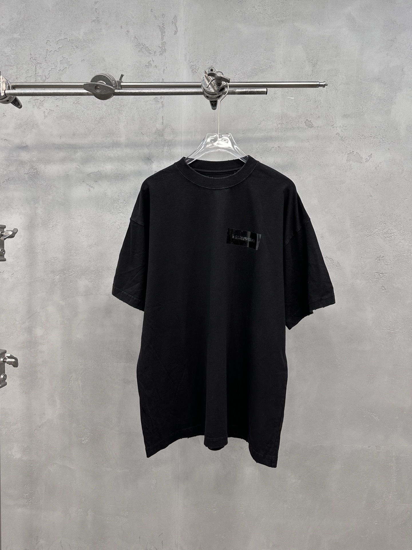 NO:841775,Paris | New short-sleeved t-shirt, ready-to-wear, washed and polished with front and back printing, casual and fashionable, same style for men and women, size sml,, T-shirt,19860909巴黎 ｜ 新款短袖t,成衣洗水吊磨加前后印花工艺,休闲时尚,男女同款,尺码sml,,T-shirt,,Women's clothing