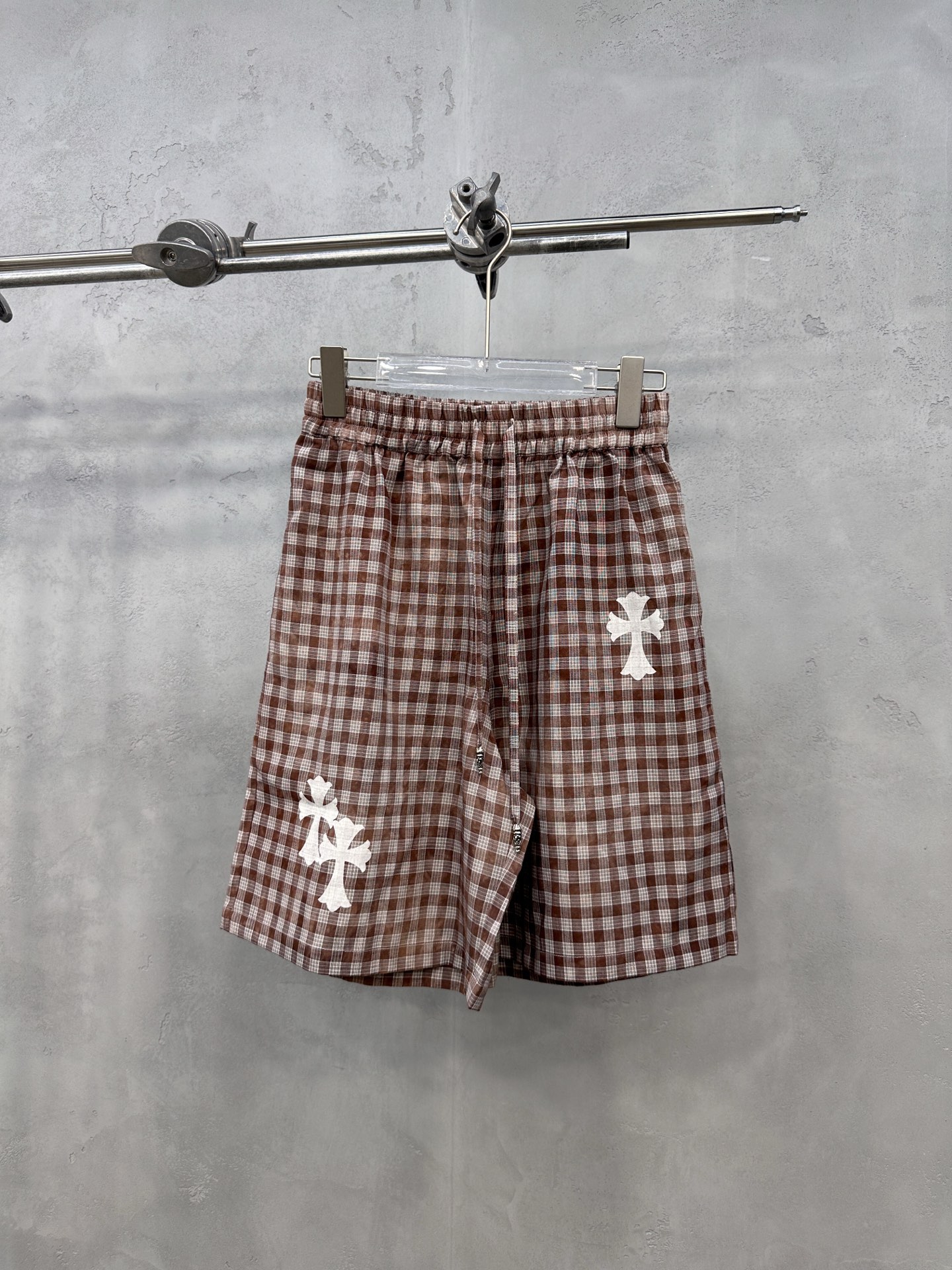 NO:841810,Chrome Hearts | New casual shorts, brand classic printed cross mark, yarn-dyed plaid fabric tie-dye process, same style for men and women, size sml,,chrome hearts,shorts,19860909克罗心 ｜ 新款休闲短裤,品牌经典印花十字标,色织格纹面料扎染工艺,男女同款,尺码sml,,chrome hearts,shorts,,Women's clothing