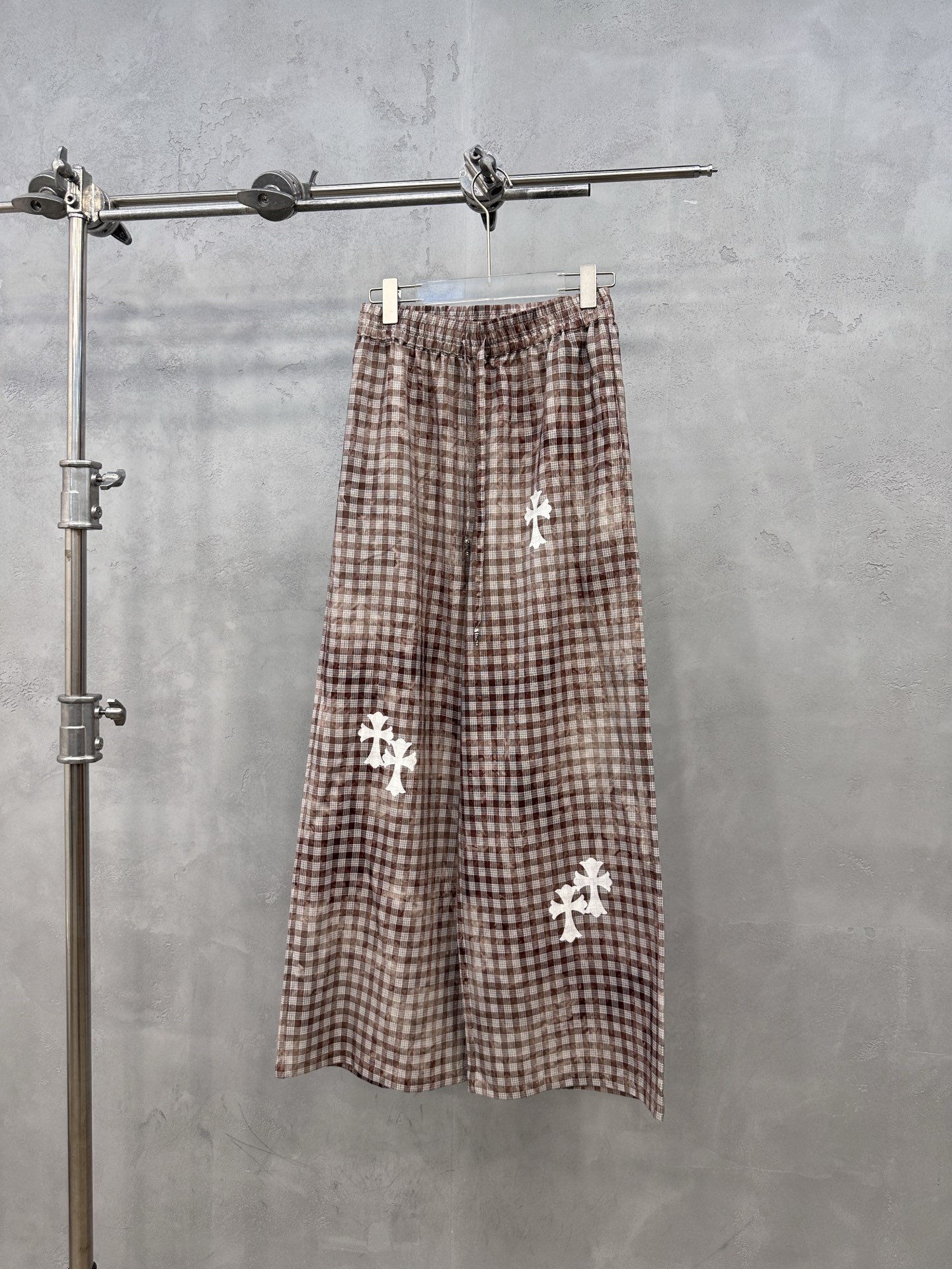 NO:841834,Chrome Hearts | New style casual pants, ready-to-wear tie-dye and multiple cross mark printing techniques on the whole body, fashionable and casual, size sml,,chrome hearts,19860909克罗心 ｜ 新款休闲裤,成衣洗水扎染加全身多处十字标印花工艺,时尚休闲,尺码sml,,chrome hearts,,Women's clothing