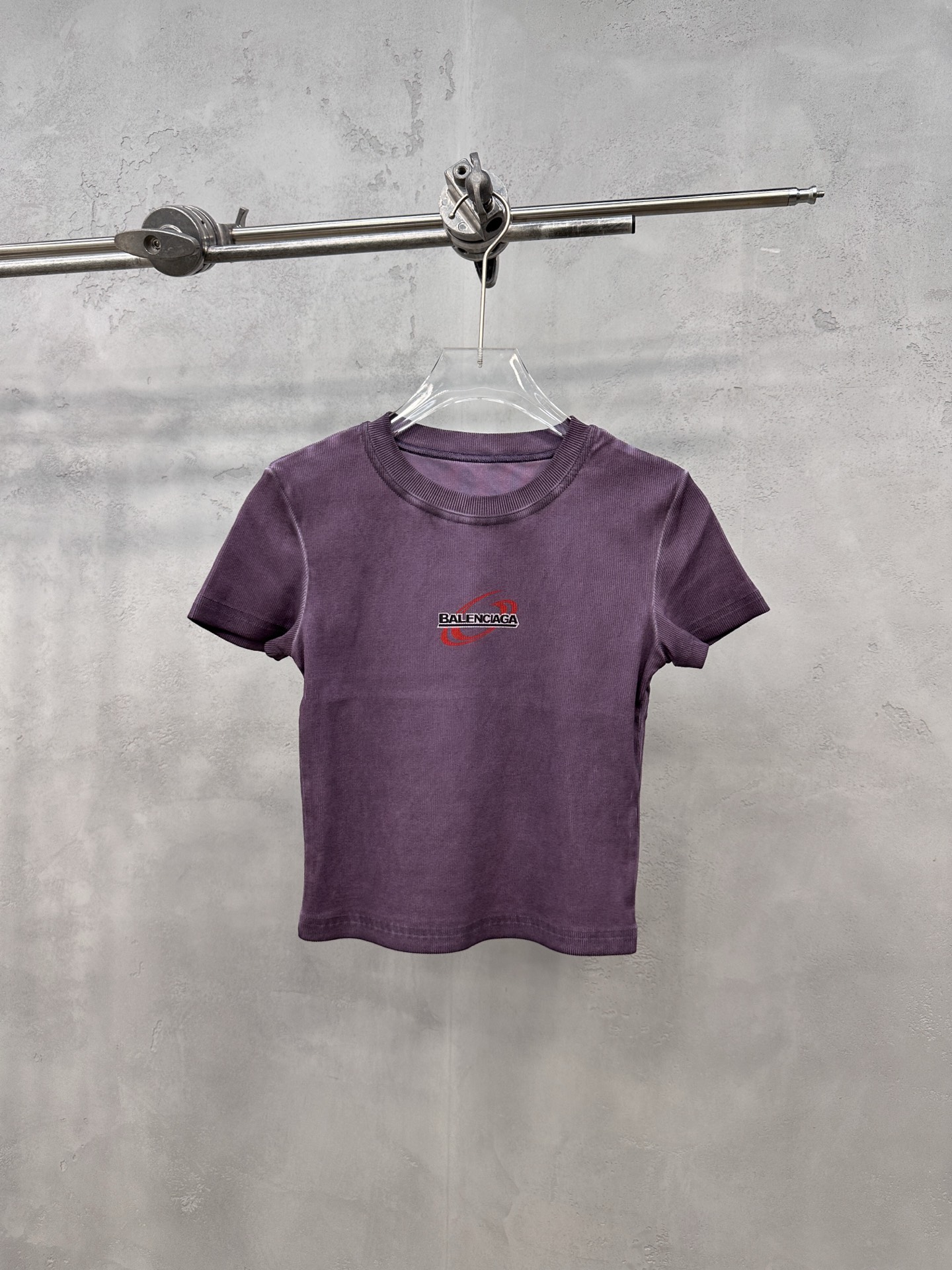 NO:841850,Paris ｜ New short-sleeved T-shirt, ready-to-wear washed, fried and spray-painted with multi-color printing technology, casual and fashionable, size sml,, T-shirt,19860909巴黎 ｜ 新款短袖t,成衣洗水炒色喷色加多色印花工艺,休闲时尚,尺码sml,,T-shirt,,Women's clothing