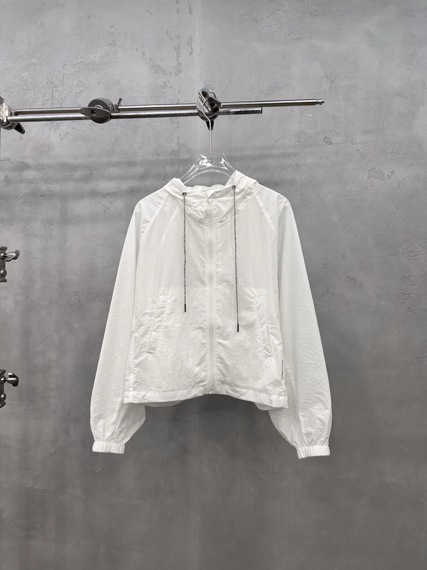 NO:841854,King | New sun protection clothing, brand classic embroidery logo, iconic diamond rope and light sun protection fabric, casual and fashionable, size sml,, alexander wang,19860909大王 ｜ 新款防晒衣,品牌经典刺绣标,标志性钻绳加轻薄防晒面料,休闲时尚,尺码sml,,alexander wang,,Women's clothing