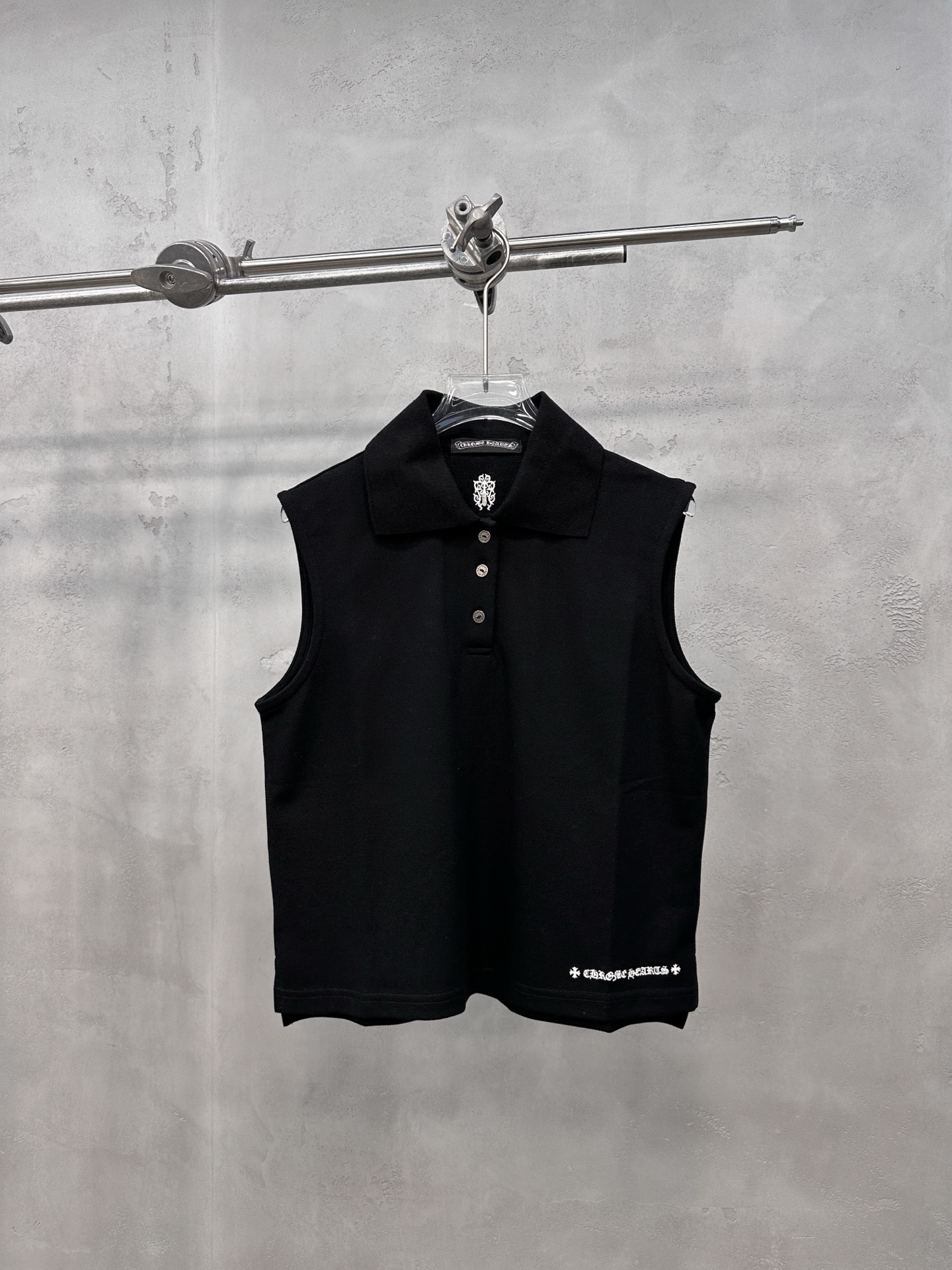 NO:845606,Chrome Hearts | New polo vest, ready-to-wear washed and branded classic embroidery logo, classic hardware buckle polo style, fashionable and casual, size sml,, chrome hearts,19860909克罗心 ｜ 新款polo背心,成衣洗水加品牌经典刺绣标,经典五金扣polo款式,时尚休闲,尺码sml,,chrome hearts,,Women's clothing