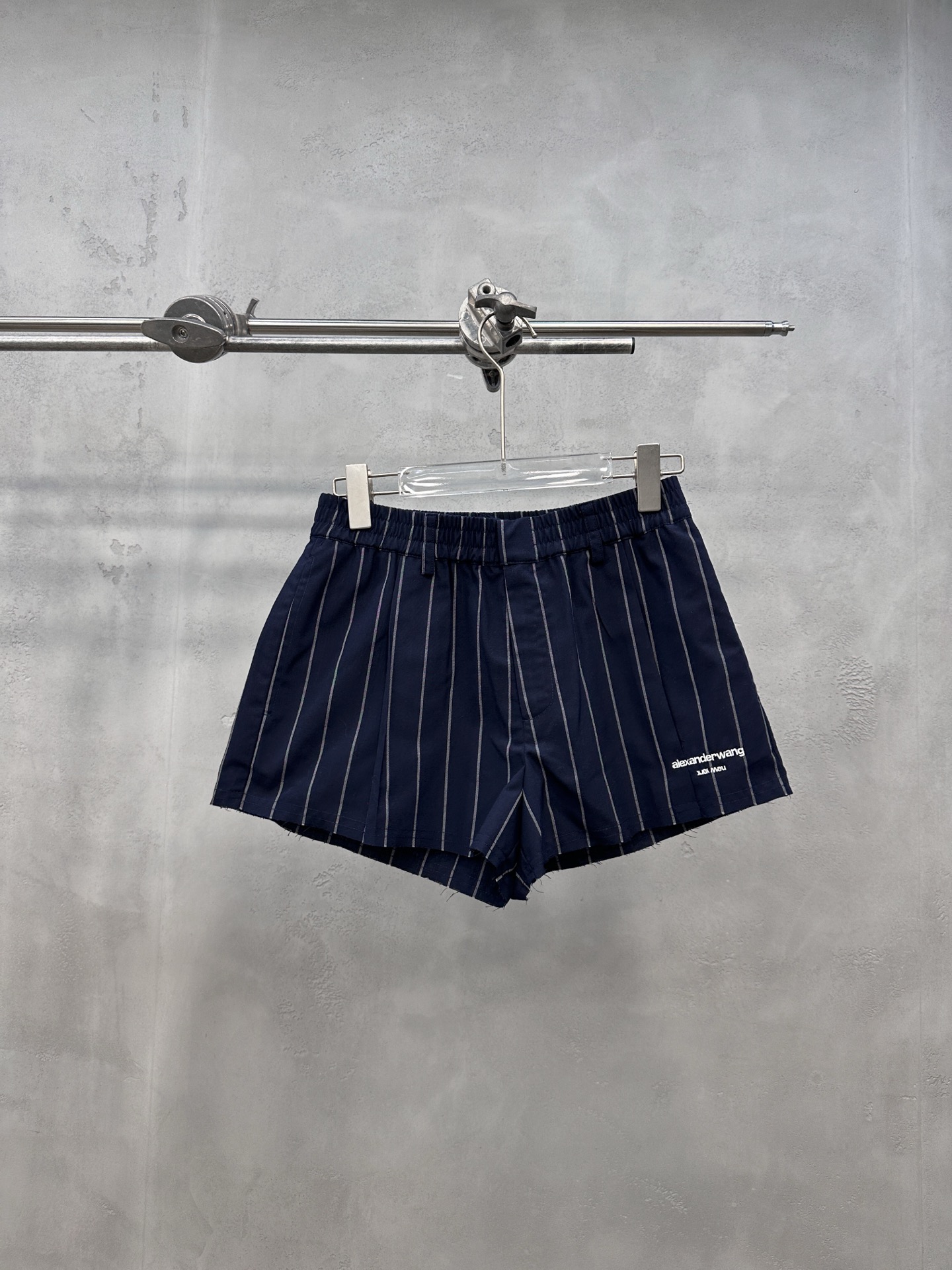 NO:845624,King | New casual shorts, brand classic embroidered logo, rayon-dyed striped fabric, garments washed and softened, fashionable and casual, size sml,, alexander wang, shorts,19860909大王 ｜ 新款休闲短裤,品牌经典刺绣标,人棉色织条纹面料,成衣洗水加软工艺,时尚休闲,尺码sml,,alexander wang,shorts,,Women's clothing