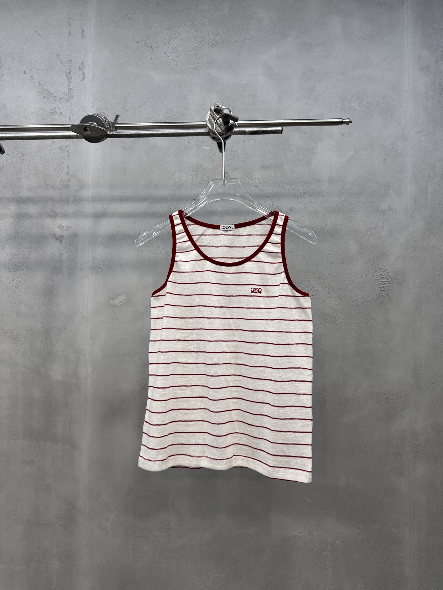 NO:845630,Loewe ｜ New casual vest, brand classic embroidery logo, yarn-dyed striped fabric, garment washing and color-fixing technology, casual fashion, size sml,,loewe,19860909Loewe ｜ 新款休闲背心,品牌经典刺绣标,色织条纹面料,成衣洗水固色工艺,休闲时尚,尺码sml,,loewe,,Women's clothing