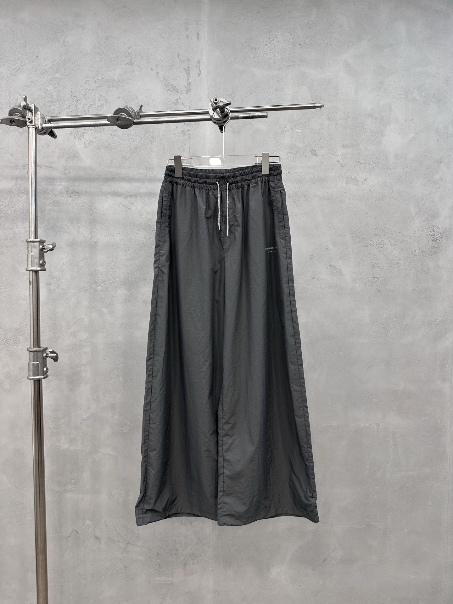 NO:845636,King | New casual pants, brand classic print standard with full diamond drawstring casual style, same style for men and women, size sml,, alexander wang,19860909大王 ｜ 新款休闲裤,品牌经典印花标配搭全钻抽绳休闲款式,男女同款,尺码sml,,alexander wang,,Women's clothing
