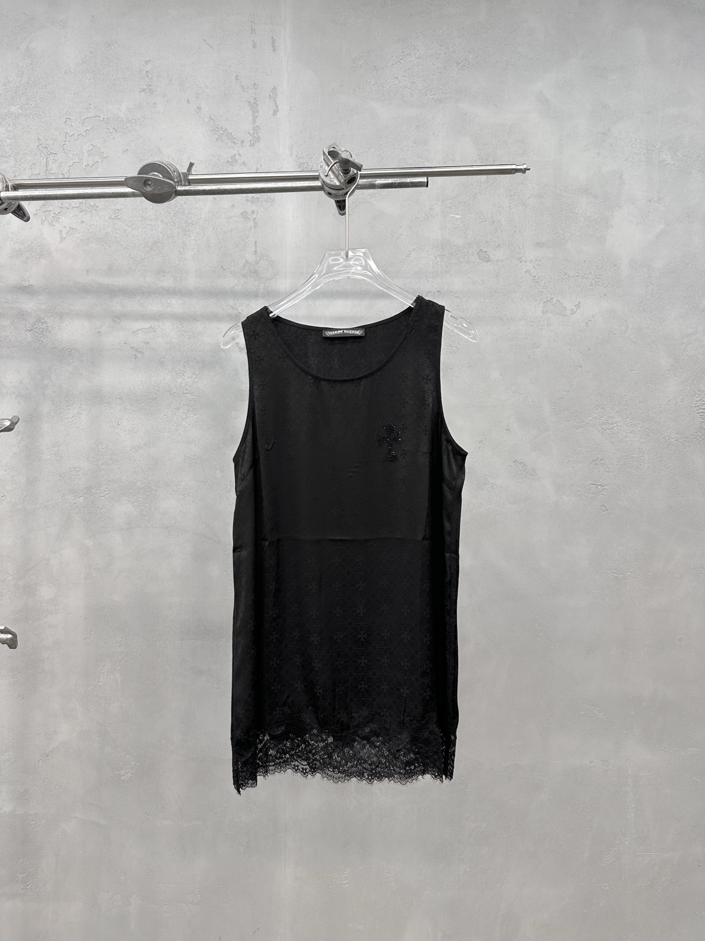 NO:860570,Chrome Hearts | New casual vest, brand classic hot diamond label, rayon rayon custom-woven jacquard fabric, lace splicing style, fashionable and casual, size sml,,chrome hearts,19860909克罗心 ｜ 新款休闲背心,品牌经典烫钻标,人丝人棉定织提花面料,蕾丝拼接款式,时尚休闲,尺码sml,,chrome hearts,,Women's clothing