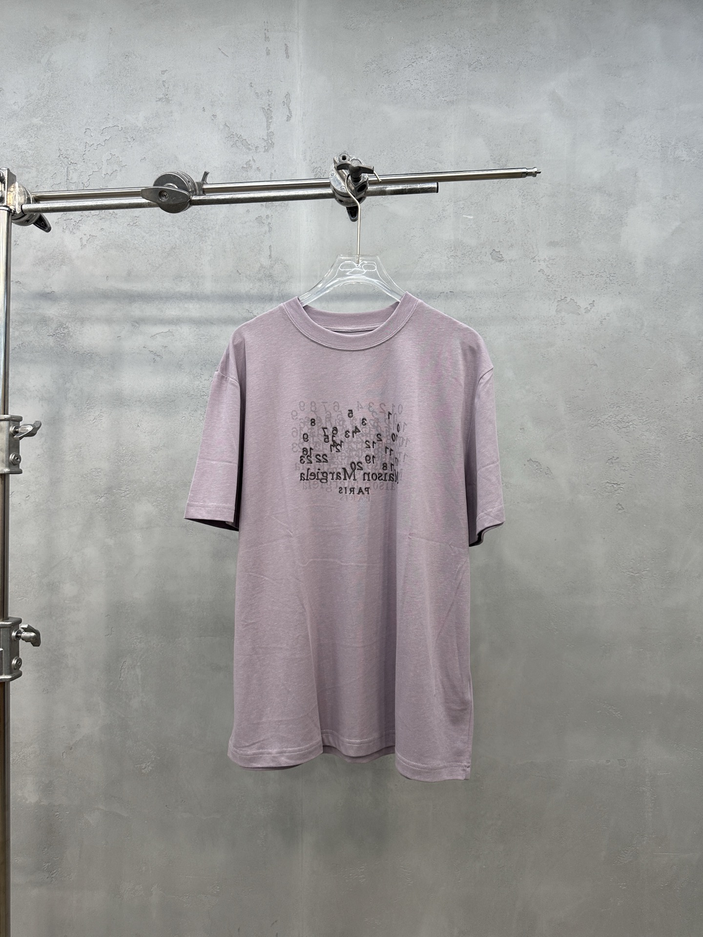 NO:860692,mm6 ｜ New short-sleeved t-shirt, brand classic printing counterpoint embroidery technology, imported lyocell modal linen cotton fabric, super skin-friendly, size sml, masion margiela, T-shirt,19860909mm6 ｜ 新款短袖t,品牌经典印花对位刺绣工艺,进口莱赛尔莫代尔亚麻棉面料,亲肤感超强,尺码sml,,masion margiela,T-shirt,,Women's clothing