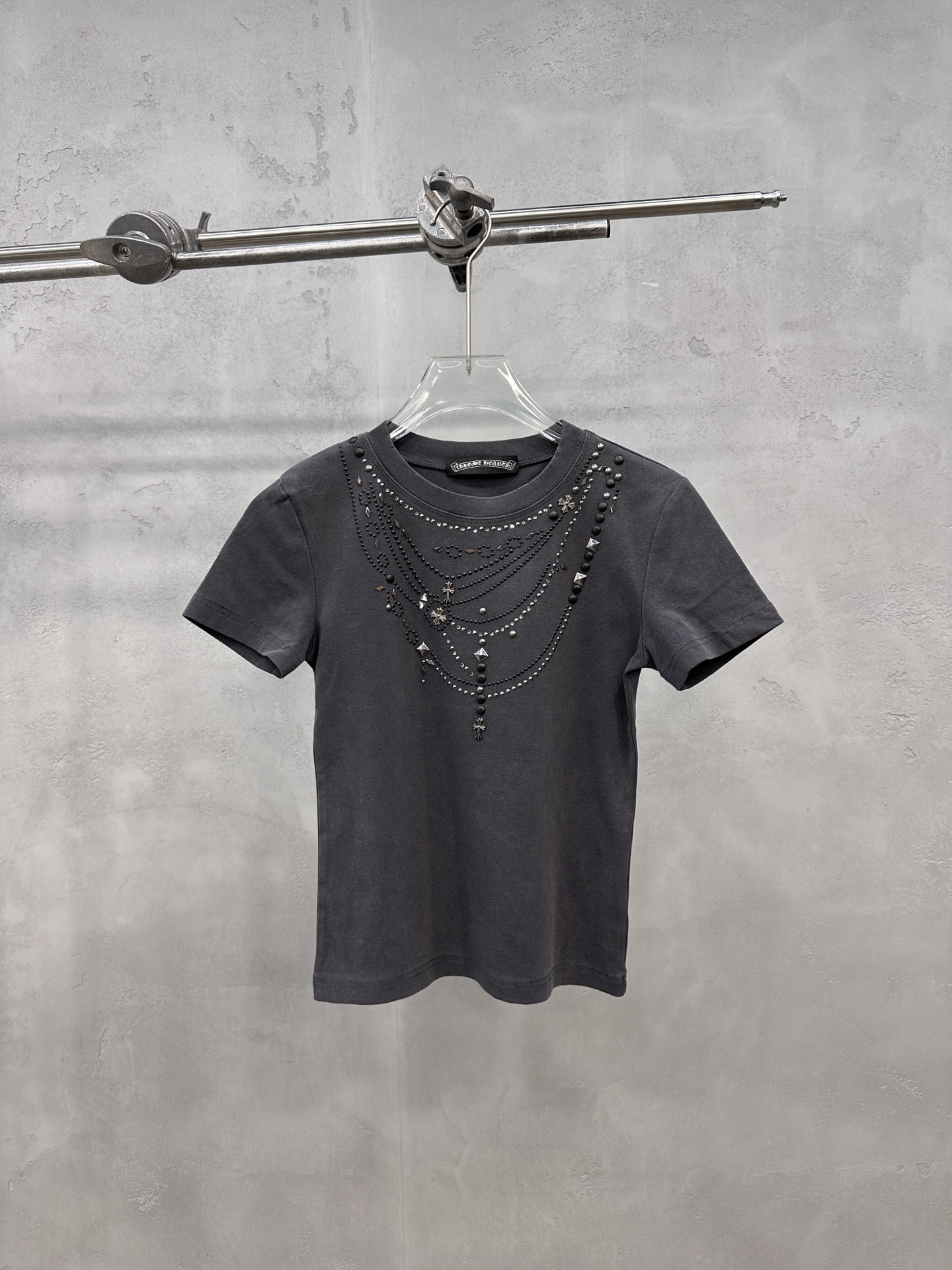 NO:863741,Chrome Hearts | New short-sleeved T-shirt, ready-to-wear washed and fried with special hot diamond processing, casual and fashionable, size sml,, chrome hearts, T-shirt,19860909克罗心 ｜ 新款短袖t,成衣洗水炒色加特殊烫钻工艺,休闲时尚,尺码sml,,chrome hearts,T-shirt,,Women's clothing