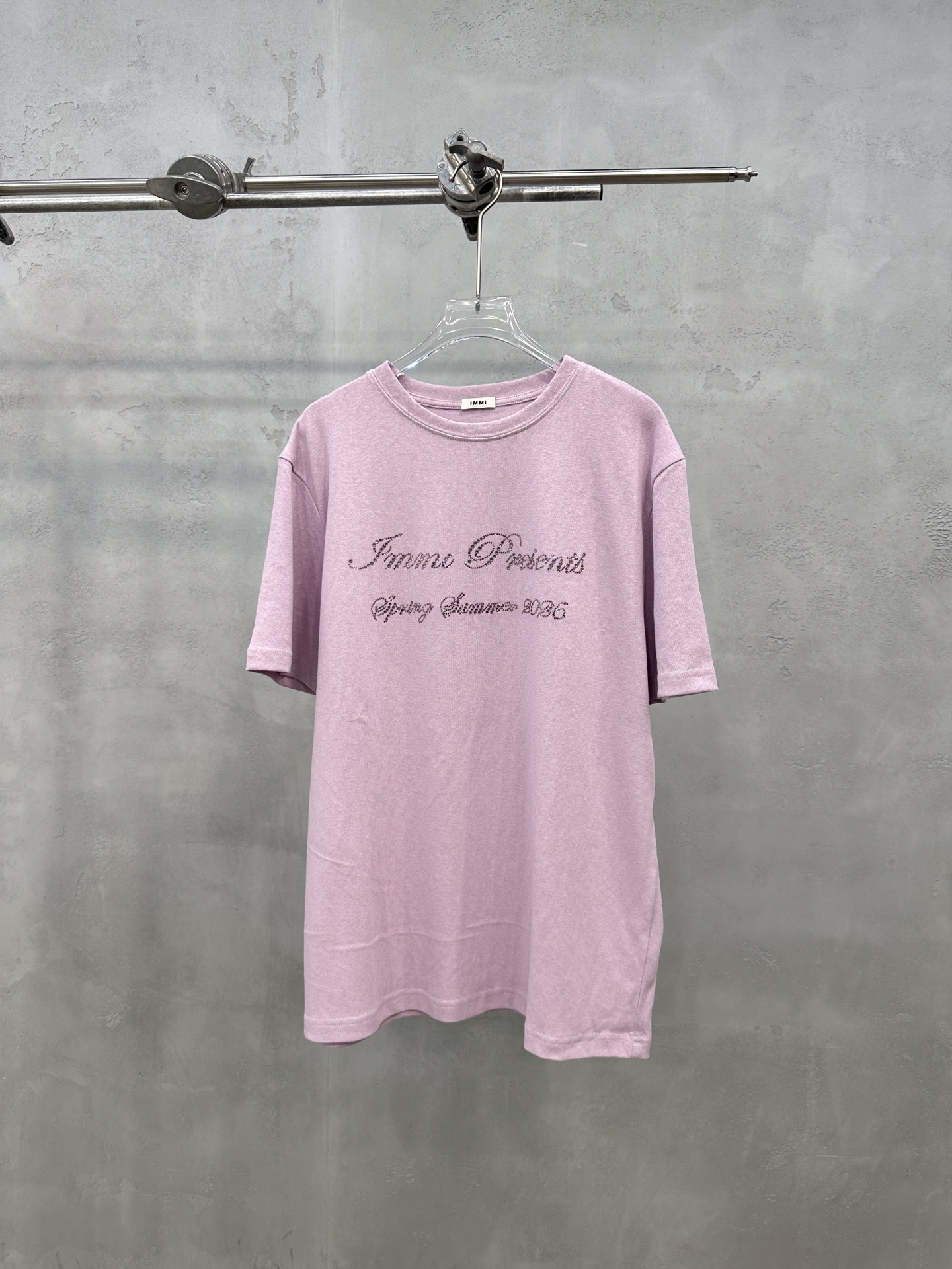 NO:865760,immi ｜ New short-sleeved t-shirt, imported linen and cotton blended fabric with brand’s classic hot diamond logo, casual and fashionable, size sml,, T-shirt,19860909immi ｜ 新款短袖t,进口麻棉混纺面料加品牌经典烫钻标,休闲时尚,尺码sml,,T-shirt,,Women's clothing