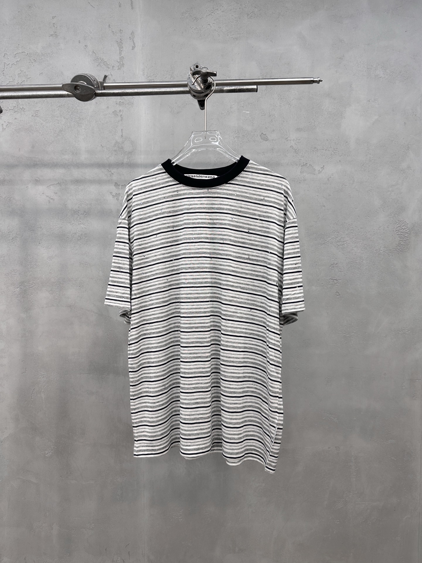 NO:865799,King | New short-sleeved t-shirt, lyocell blended yarn-dyed striped fabric, ready-to-wear full-body rhinestone processing, casual fashion, size sml,, alexander wang, T-shirt,19860909大王 ｜ 新款短袖t,莱赛尔混纺色织条纹面料,成衣全身烫钻工艺,休闲时尚,尺码sml,,alexander wang,T-shirt,,Women's clothing