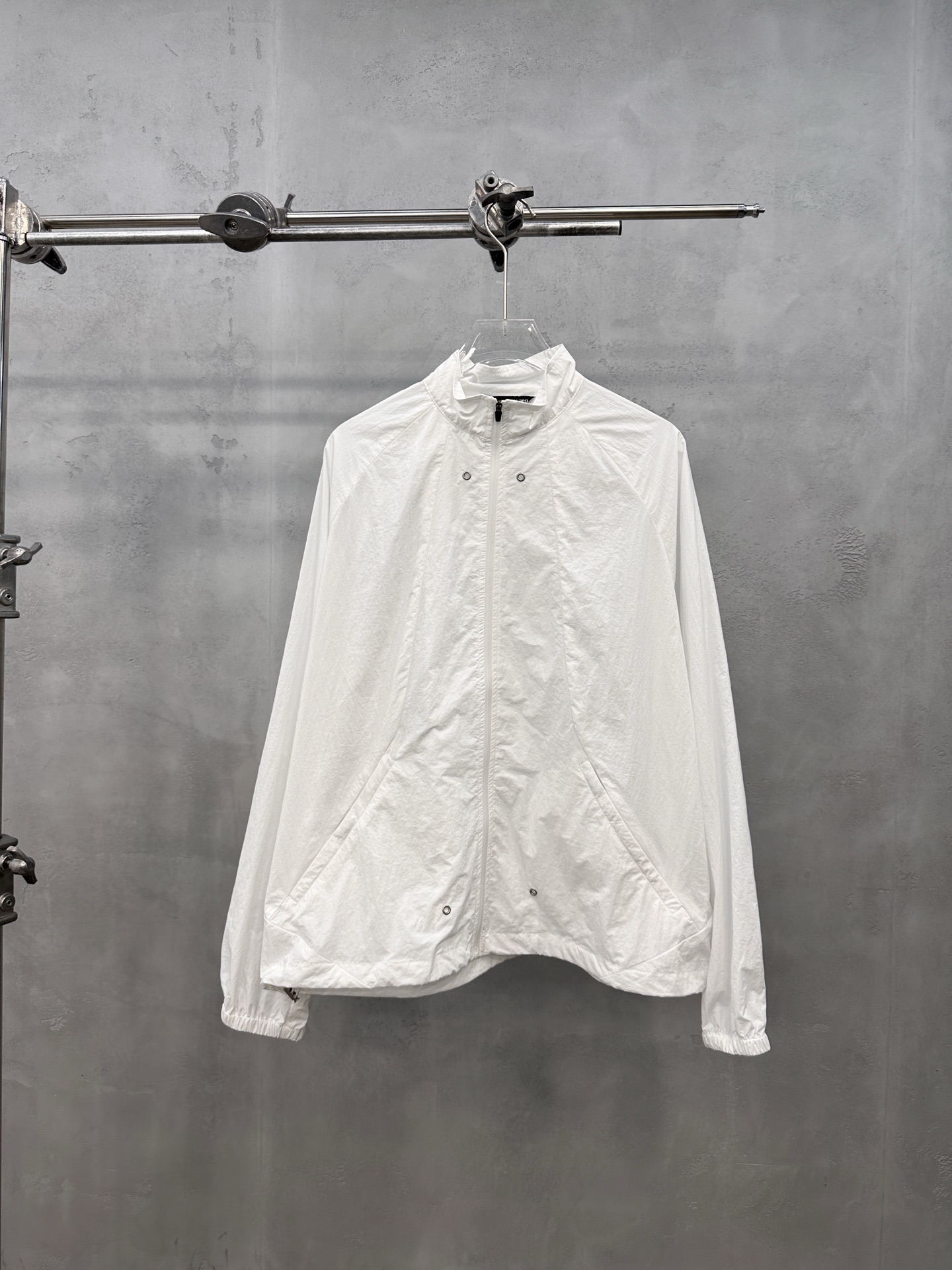 NO:870122,King | New sun protection clothing, brand classic embroidery logo, light sun protection fabric, simple structure style, casual and fashionable, size sml,, alexander wang,19860909大王 ｜ 新款防晒衣,品牌经典刺绣标,轻薄防晒面料,简单结构款式,休闲时尚,尺码sml,,alexander wang,,Women's clothing
