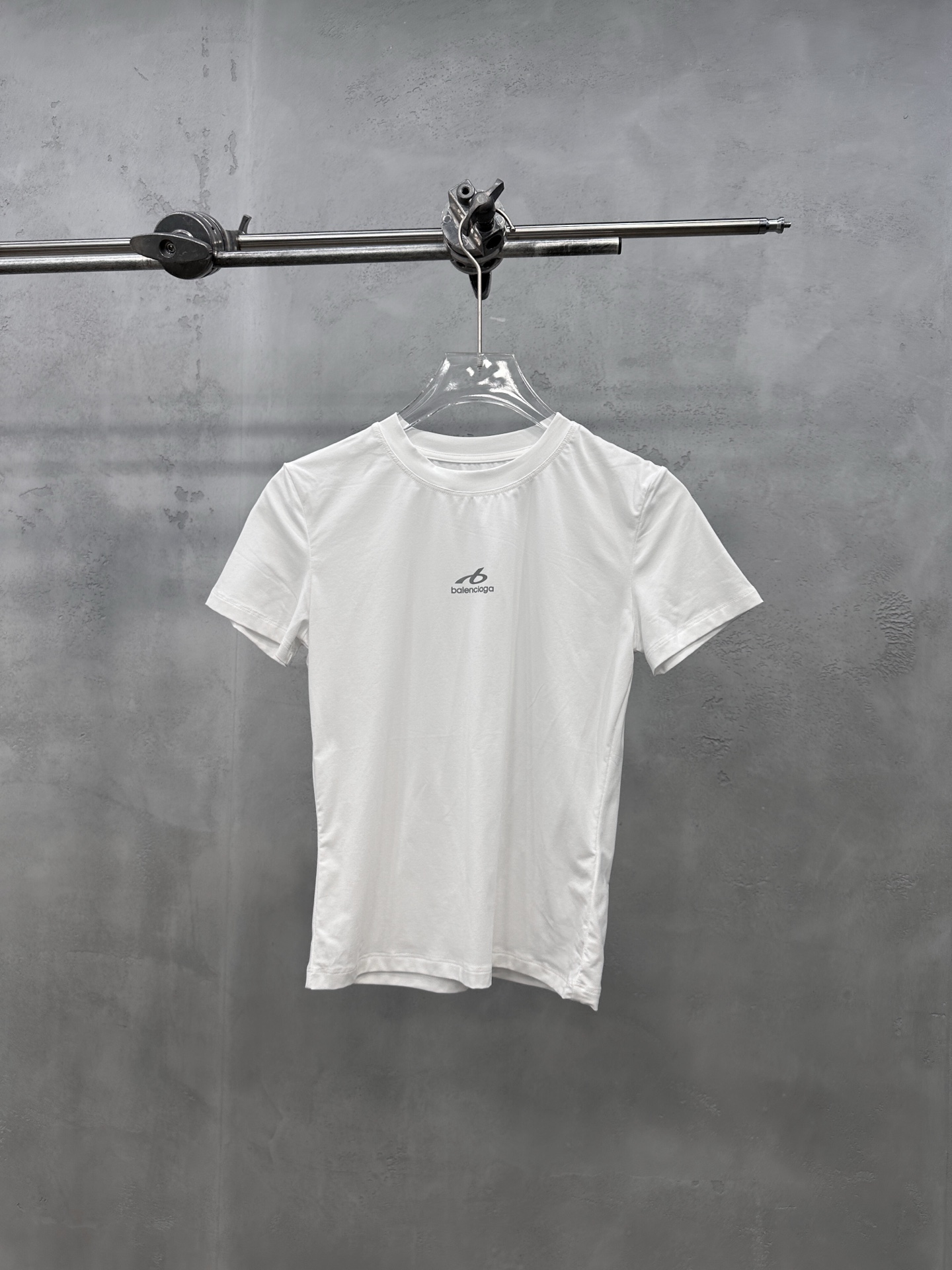 NO:870182,Paris | New short-sleeved T-shirt, brand classic front and rear reflective printed logo, sports and leisure, size sml,, T-shirt,19860909巴黎 ｜ 新款短袖t,品牌经典前后反光印花标,运动休闲,尺码sml,,T-shirt,,Women's clothing