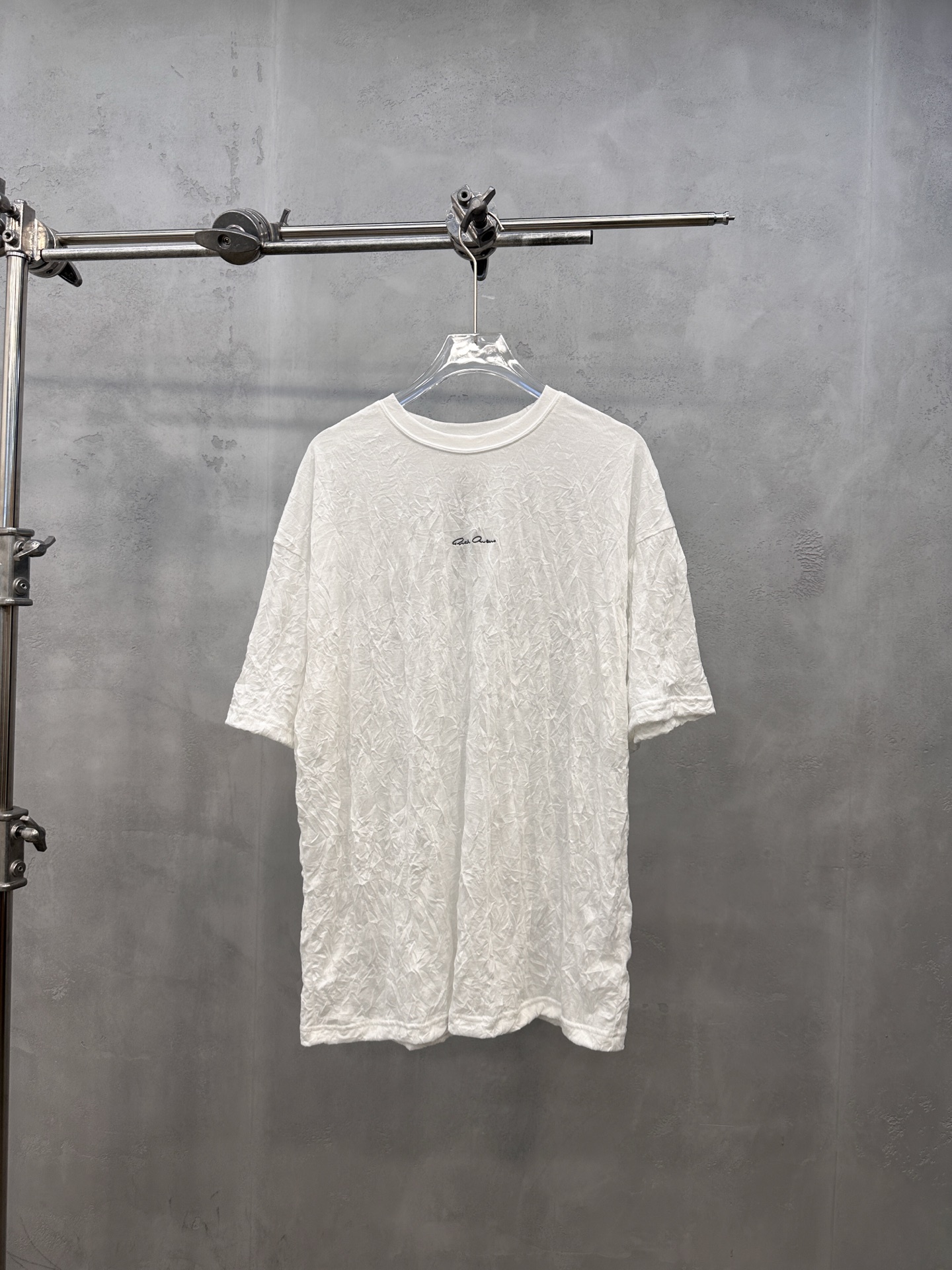 NO:870213,Rickowens ｜ New short-sleeved T-shirt, classic brand embroidery logo, imported Lyocell Tencel blended fabric, garment pleating technology, fashionable and casual, same style for men and women, size sml,, T-shirt,19860909Rickowens ｜ 新款短袖t,品牌经典刺绣标,进口莱赛尔天丝混纺面料,成衣压褶工艺,时尚休闲,男女同款,尺码sml,,T-shirt,,Women's clothing