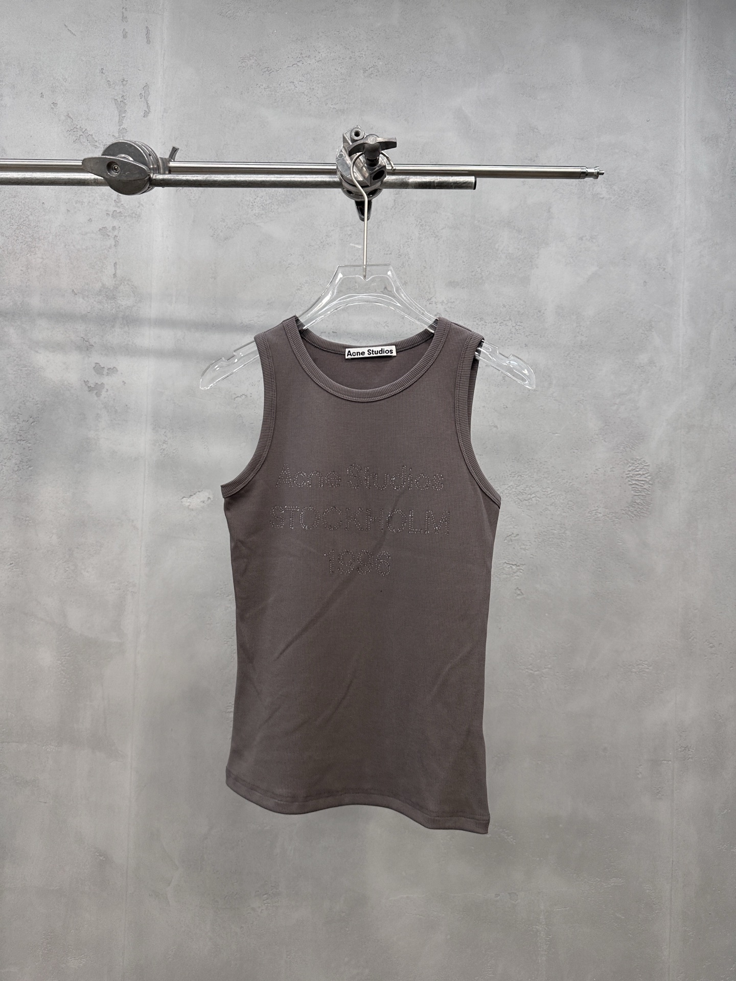 NO:872199,Acne | New style vest, imported lyocell cotton fabric, brand classic rhinestone technology, casual fashion, size sml,,acne studios,19860909Acne ｜ 新款背心,进口莱赛尔棉面料,品牌经典烫钻工艺,休闲时尚,尺码sml,,acne studios,,Women's clothing