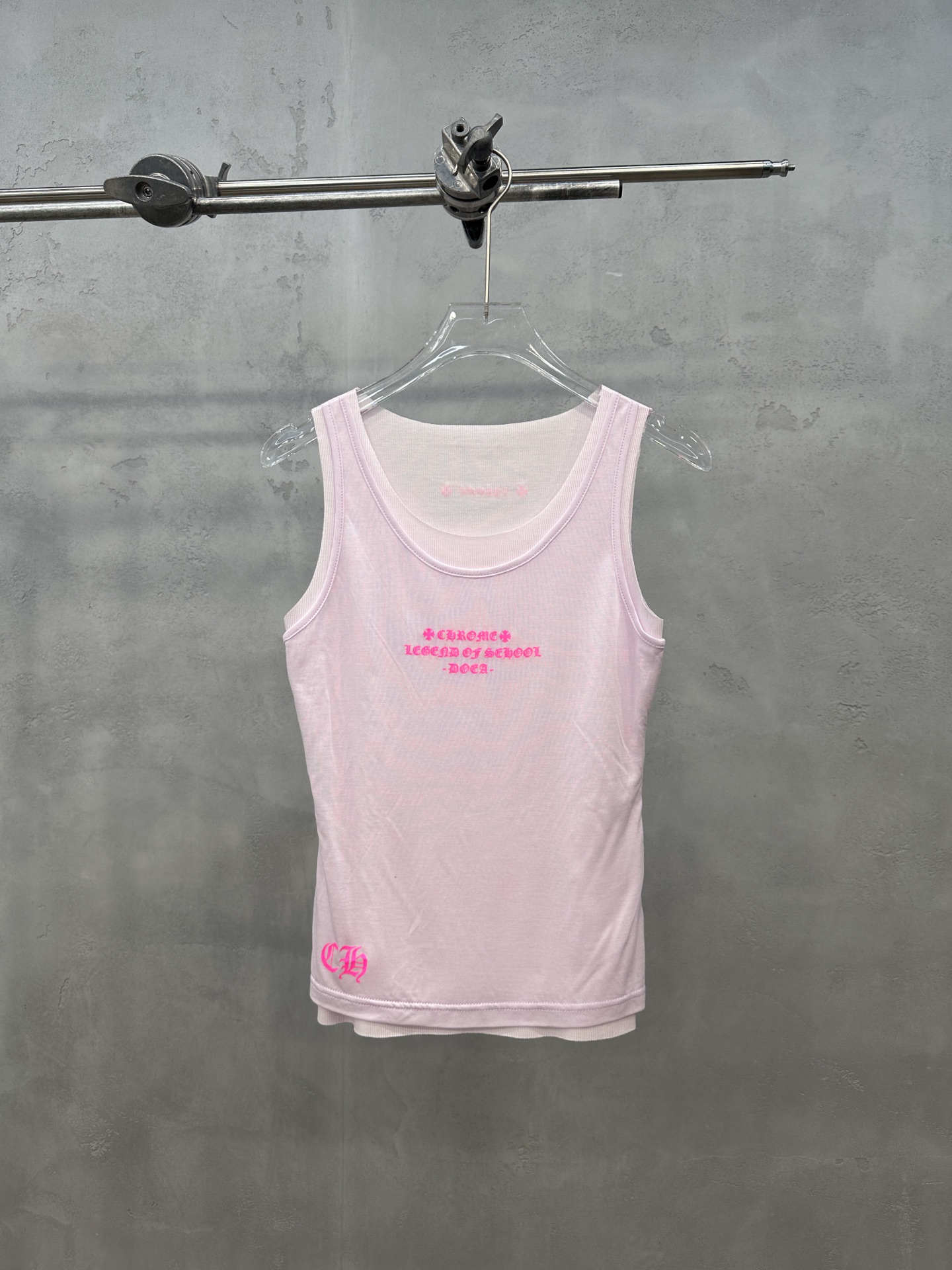 NO:875108,Chrome Hearts | New casual vest, front and rear brand letter printing technology, imported lyocell fabric with strong skin-friendly feel, fashionable fake two-piece style, casual and versatile, size sml,,chrome hearts,19860909克罗心 ｜ 新款休闲背心,前后品牌字母印花工艺,进口莱赛尔面料亲肤感超强,时尚假两件款式,休闲百搭,尺码sml,,chrome hearts,,Women's clothing