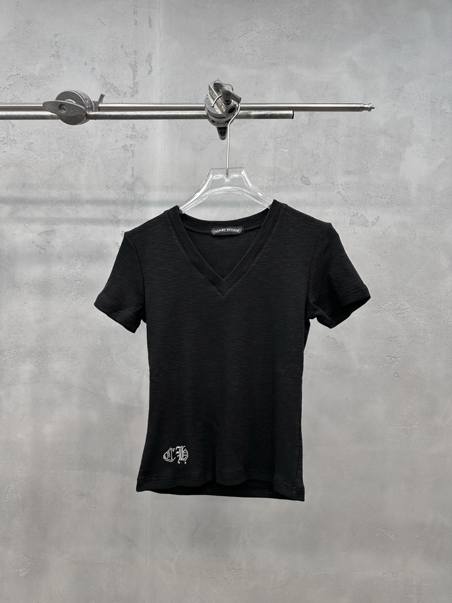 NO:876325,Chrome Hearts | New short-sleeved t-shirt, imported high-viscosity cotton fabric, classic hot-drilling process on the front and back, casual and fashionable, size sml, chrome hearts, T-shirt,19860909克罗心 ｜ 新款短袖t,进口高黏棉面料,前后经典烫钻工艺,休闲时尚,尺码sml,,chrome hearts,T-shirt,,Women's clothing