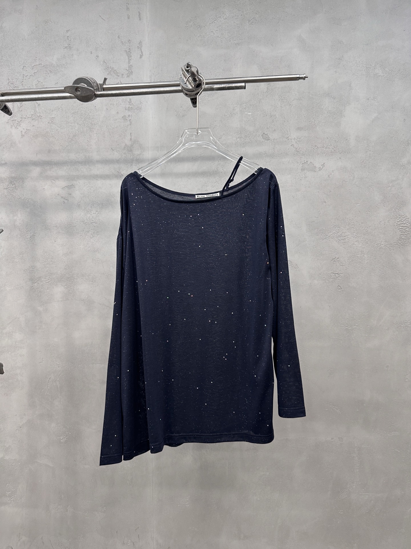 NO:877411,Acne | New long-sleeved t-shirt, imported special glitter recycled fiber fabric, brand classic embroidery logo, special single suspender style design, fashionable and casual, size sml,,acne studios,19860909Acne ｜ 新款长袖t,进口特殊闪粉再生纤维面料,品牌经典刺绣标,特别单吊带款式设计,时尚休闲,尺码sml,,acne studios,,Women's clothing