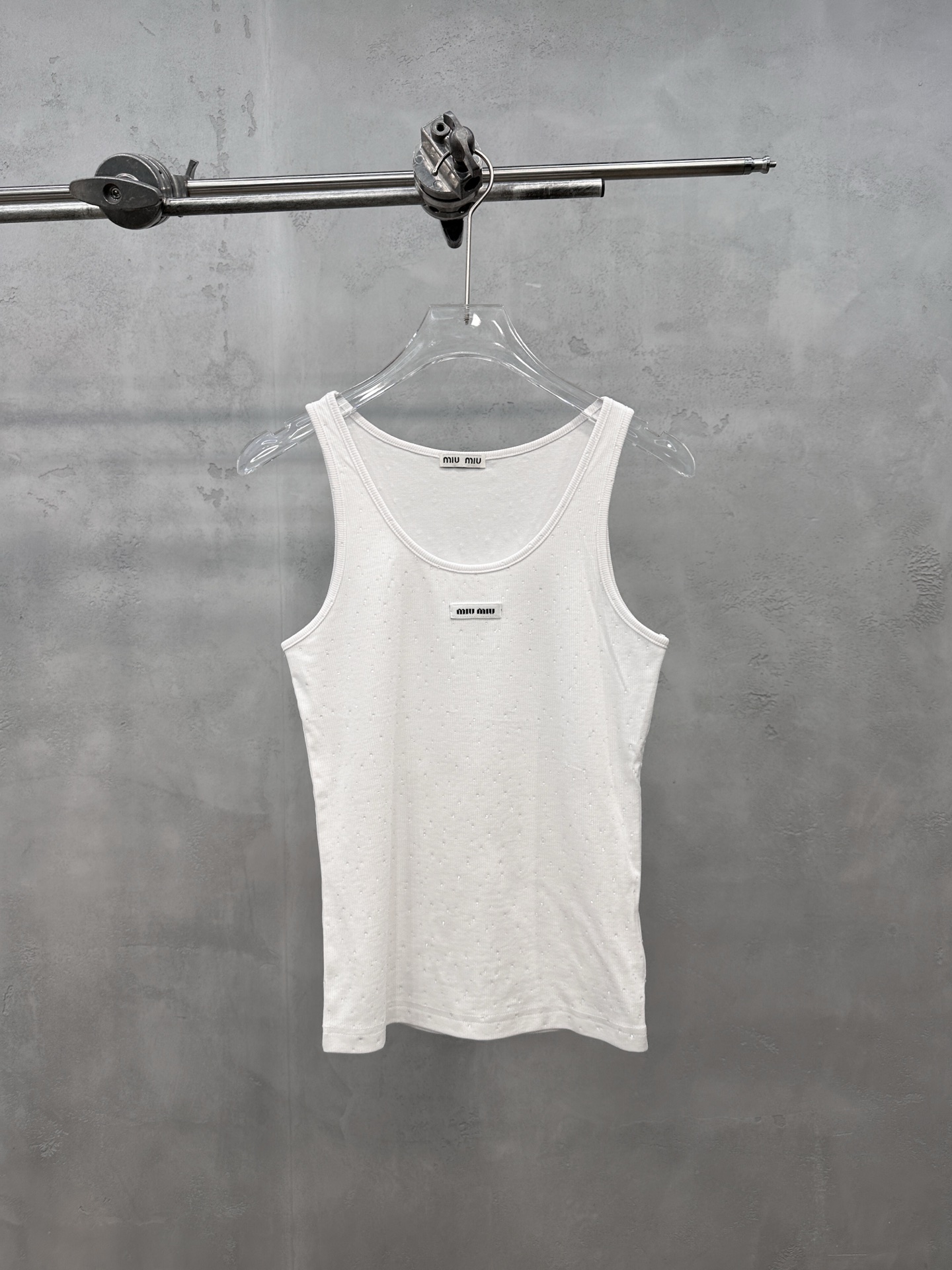 NO:885374,Miu | New casual vest, lyocell modal long-staple cotton fabric imported from Japan, ready-to-wear full-body rhinestone processing, casual fashion, size sml,,miumiu,19860909Miu ｜ 新款休闲背心,日本进口莱赛尔莫代尔长绒棉面料,成衣全身烫钻工艺,休闲时尚,尺码sml,,miumiu,,Women's clothing
