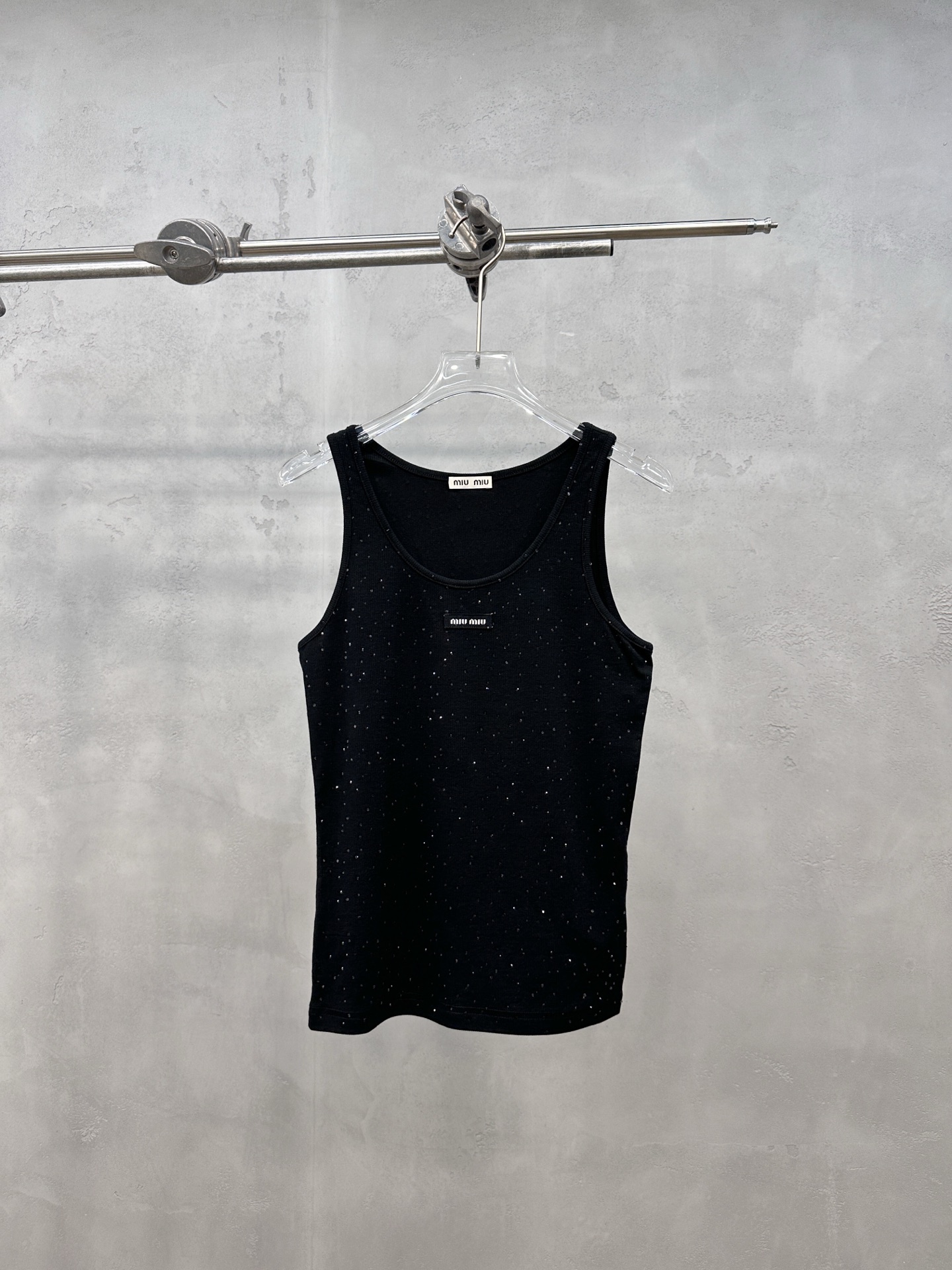 NO:885381,Miu | New casual vest, lyocell modal long-staple cotton fabric imported from Japan, ready-to-wear full-body rhinestone processing, casual fashion, size sml,,miumiu,19860909Miu ｜ 新款休闲背心,日本进口莱赛尔莫代尔长绒棉面料,成衣全身烫钻工艺,休闲时尚,尺码sml,,miumiu,,Women's clothing