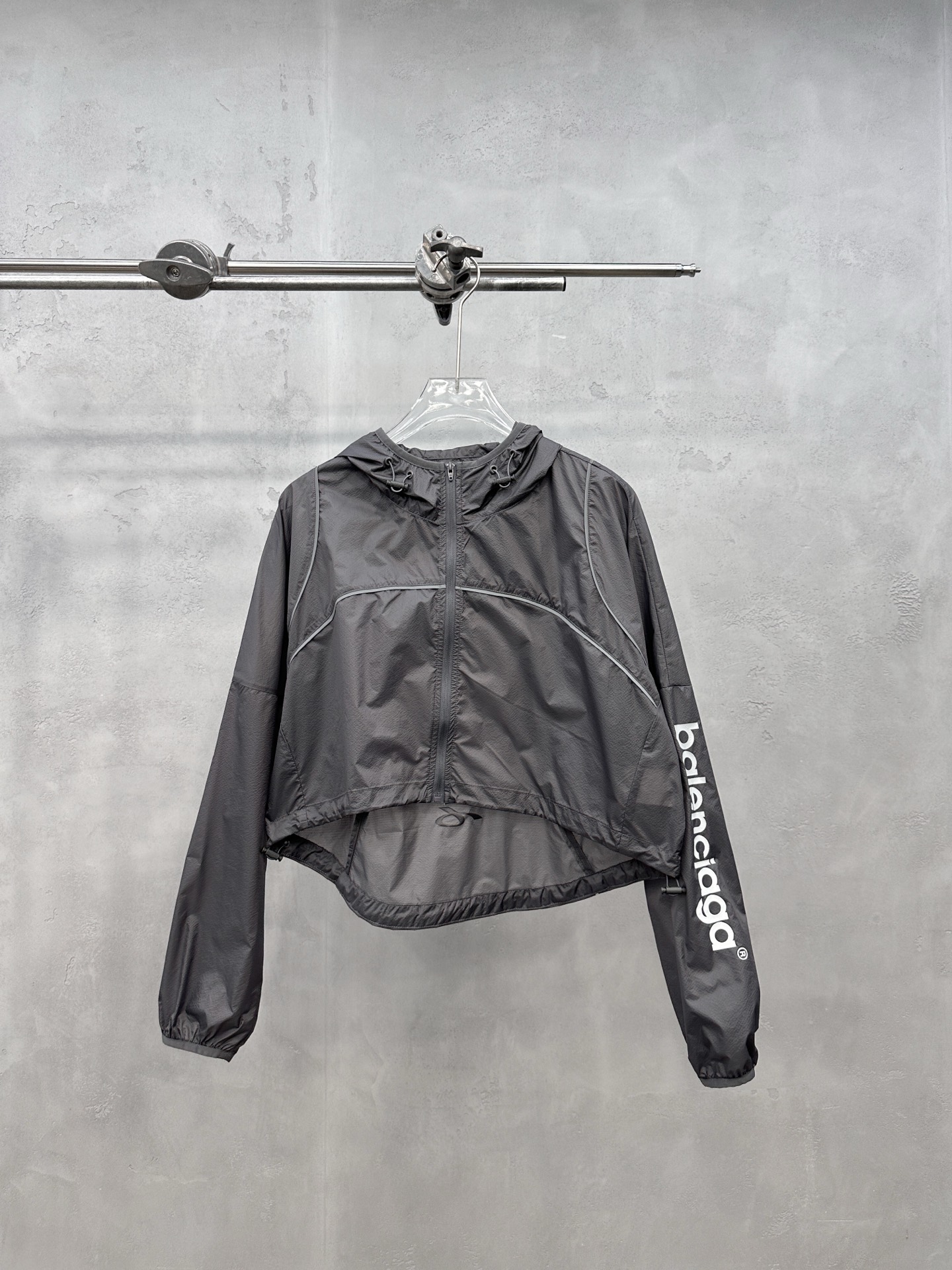 NO:886704,Paris | New sun protection top, brand classic printed logo, machine edge rope structure style, sports and leisure, size sml,,19860909巴黎 ｜ 新款防晒上衣,品牌经典印花标,机边绳结构款式,运动休闲,尺码sml,,,Women's clothing
