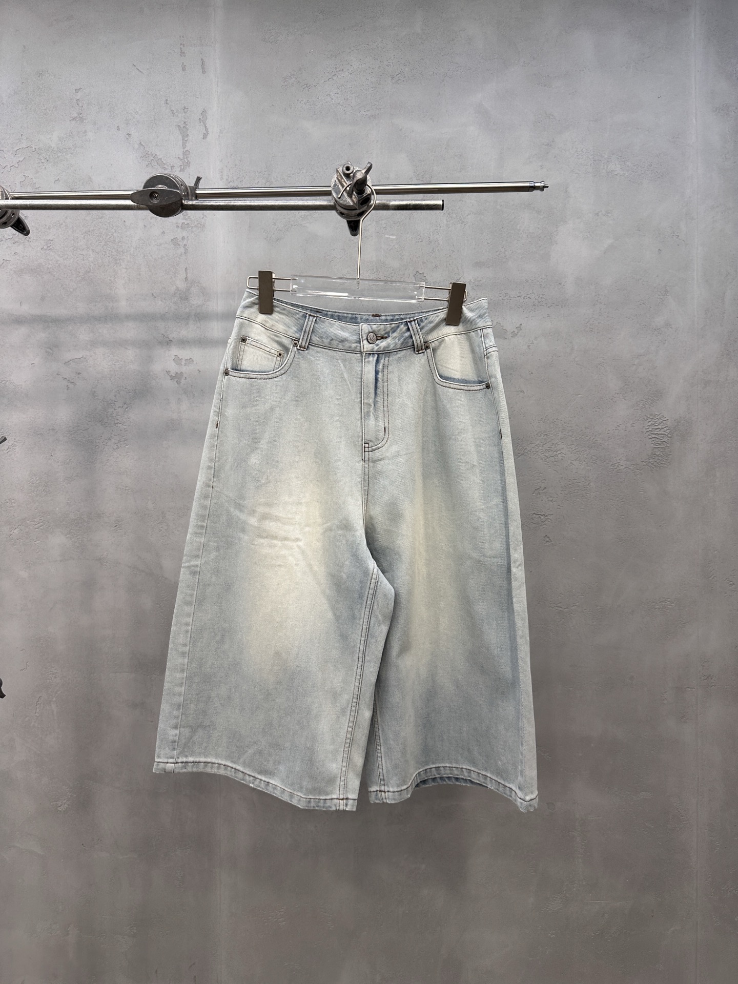 NO:888893,Acne ｜ New denim shorts, ready-to-wear washing and positioning hot diamond processing, casual fashion, size sml,,acne studios,shorts,19860909Acne ｜ 新款牛仔短裤,成衣洗水加定位烫钻工艺,休闲时尚,尺码sml,,acne studios,shorts,,Women's clothing